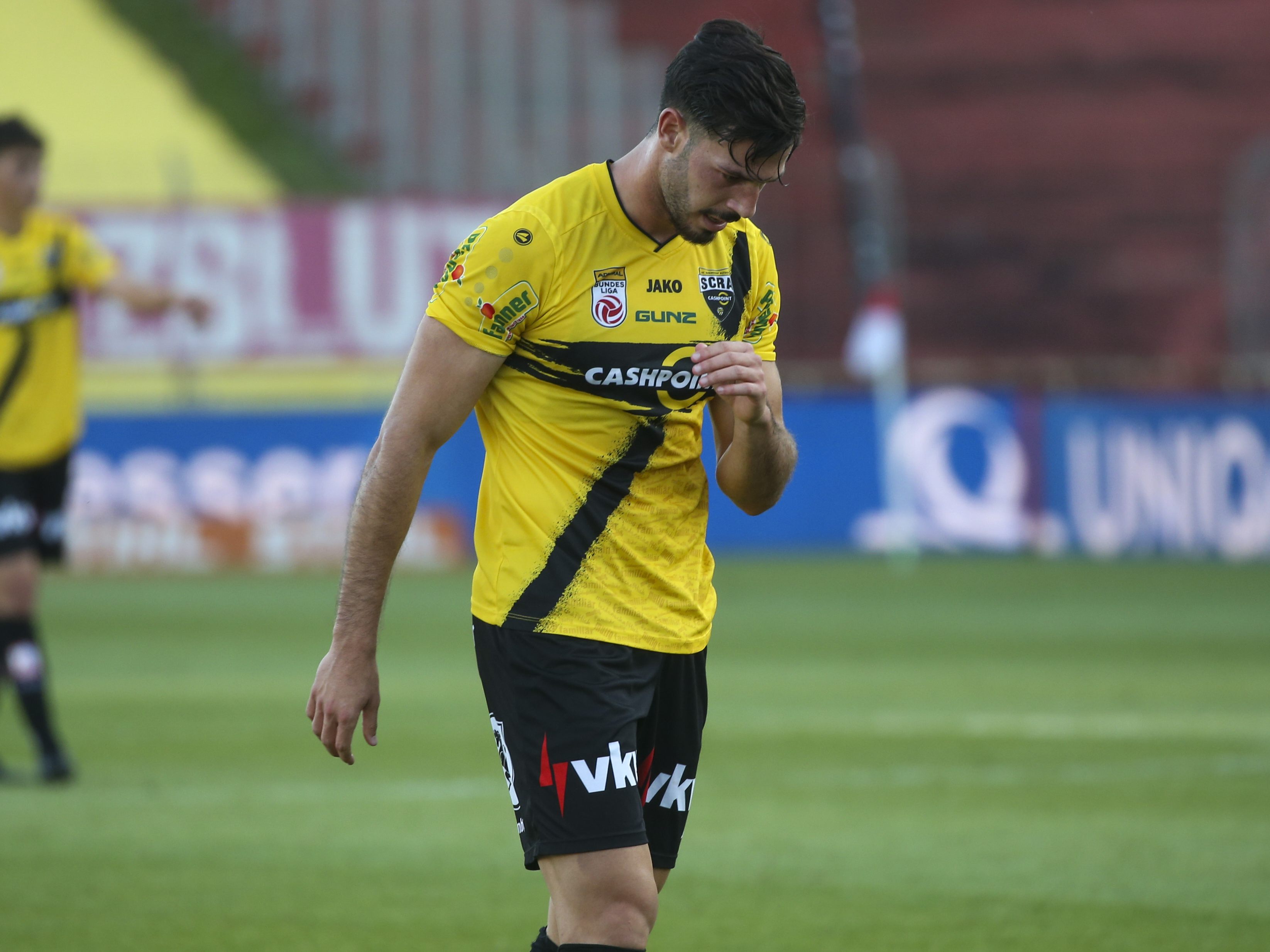 Guy Dahan und Co. verließen das Feld nach dem Spiel mit hängenden Köpfen. Guy Dahan und Co. verließen das Feld nach dem Spiel mit hängenden Köpfen.