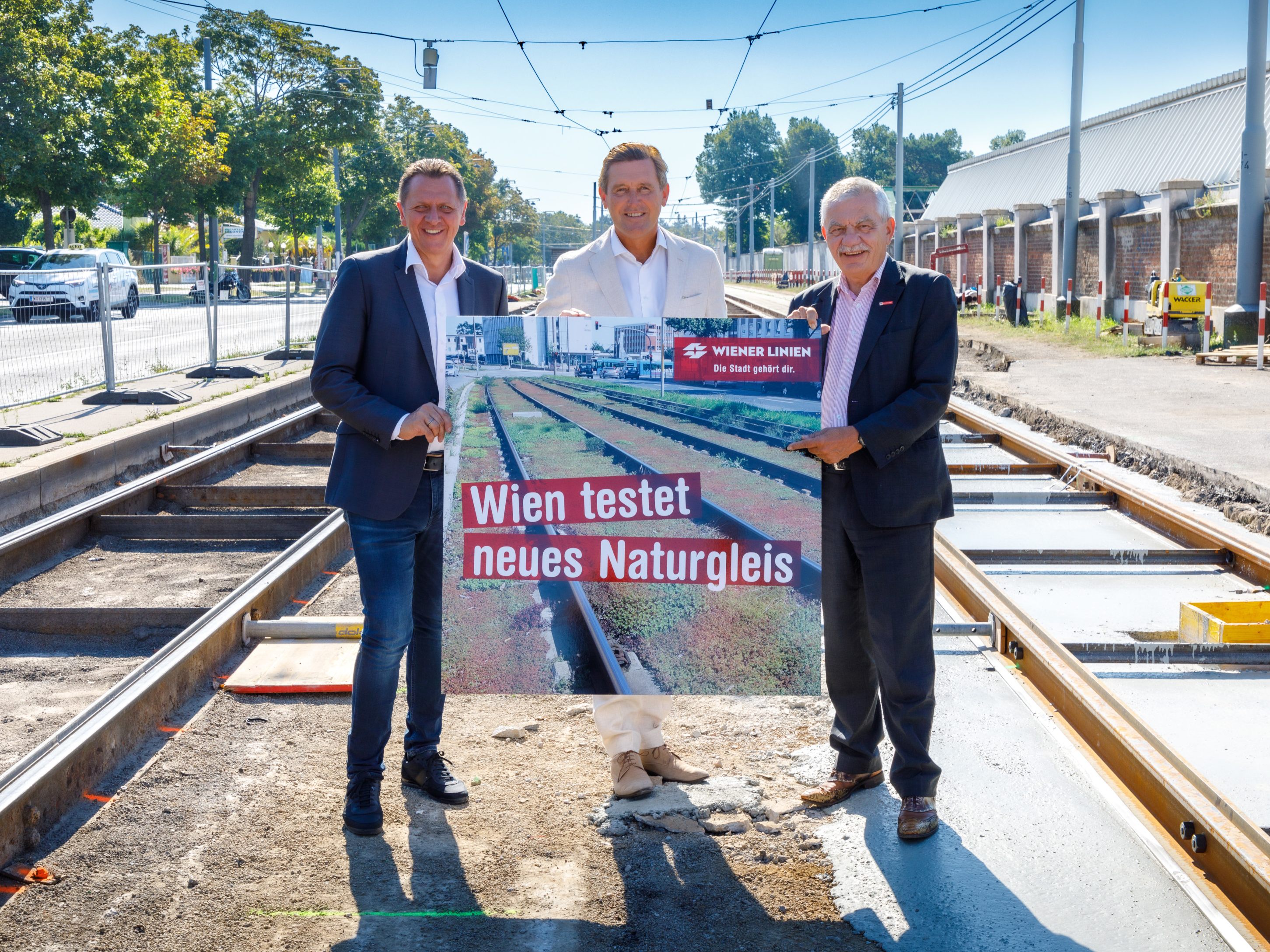 Die Wiener Linien testen ein neues Grüngleis und eine CO2-optimierte Baustelle.