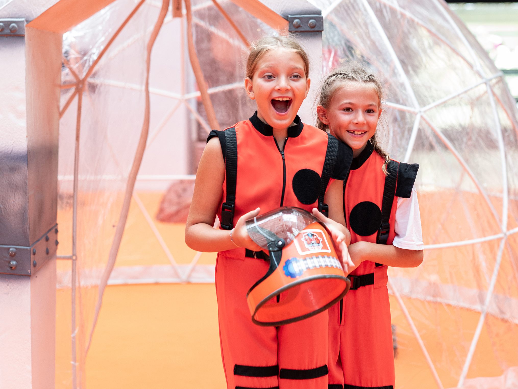 Die Erlebnisausstellung „First Kids on Mars“ findet im Westfield Donau Zentrum statt. Die Erlebnisausstellung „First Kids on Mars“ findet im Westfield Donau Zentrum statt.