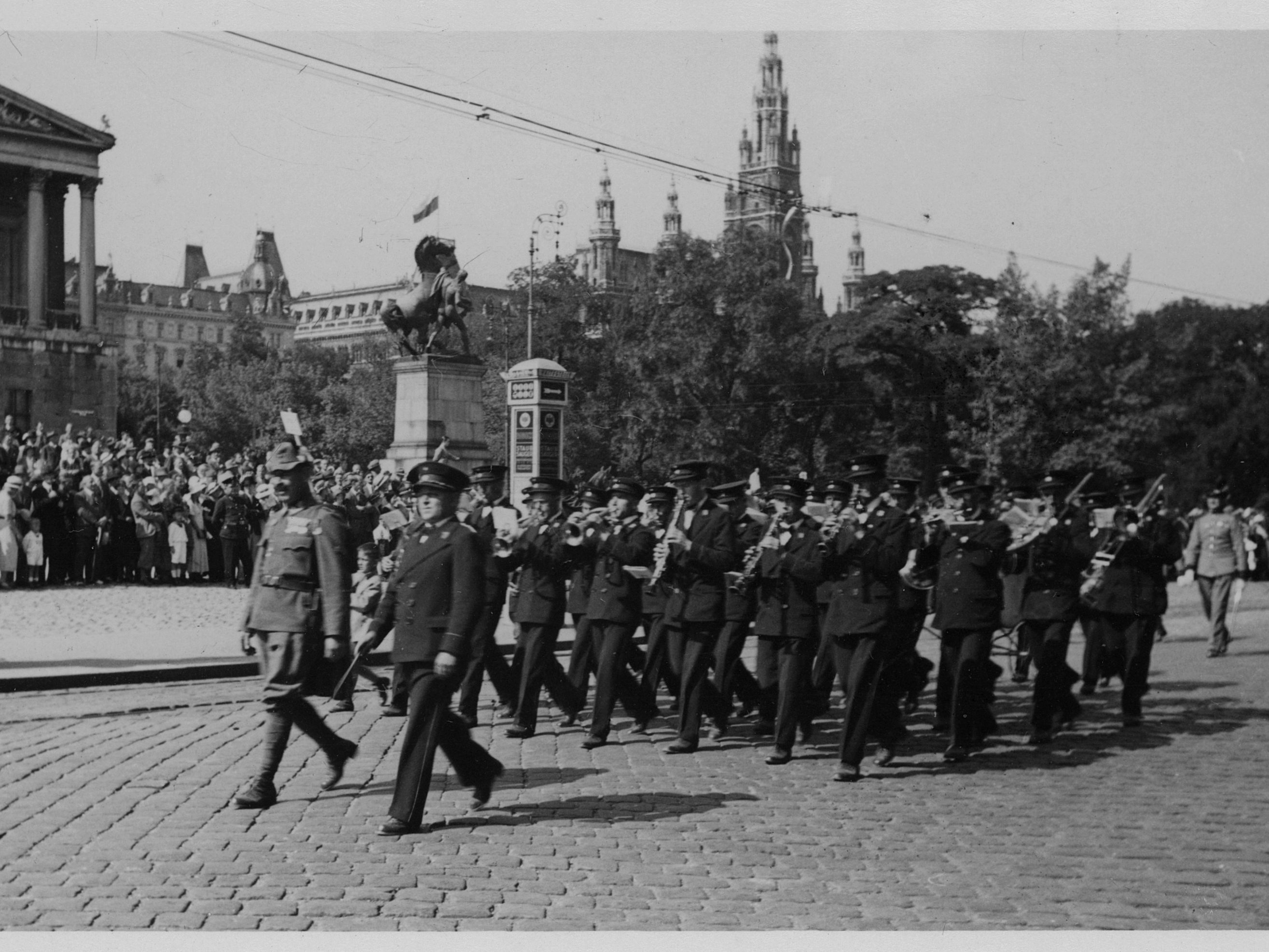 Der MV Lochau war bei der Einweihung des Denkmals von Erzherzog Karl von Österreich am Heldenplatz am 9. September 1934 als Gastmusik aus Vorarlberg mit dabei.