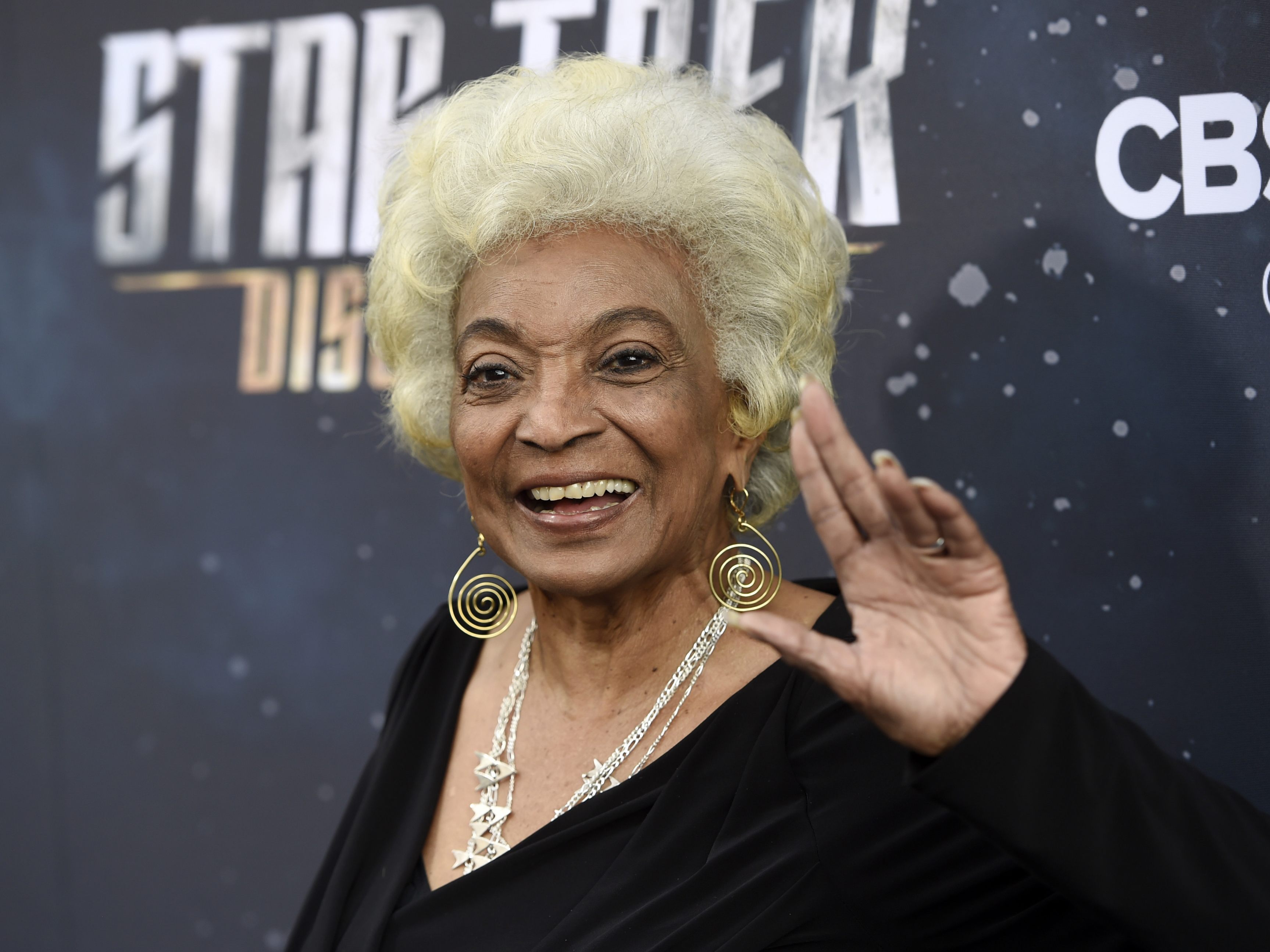 Die US-Schauspielerin Nichelle Nichols, bekannt in der Rolle von "Lieutenant Uhura" in "Star Trek", starb im Alter von 89 Jahren. Die US-Schauspielerin Nichelle Nichols, bekannt in der Rolle von "Lieutenant Uhura" in "Star Trek", starb im Alter von 89 Jahren.
