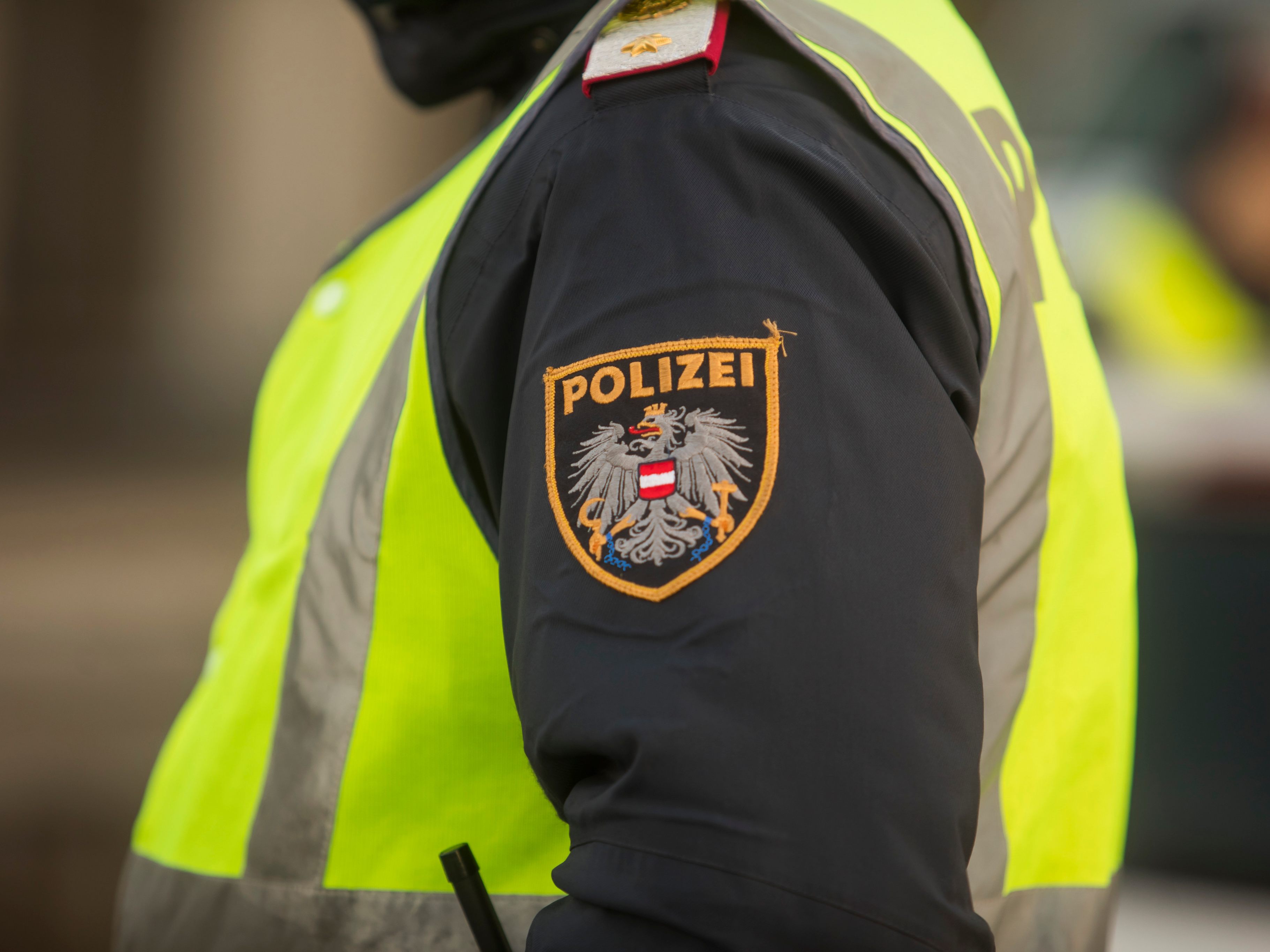 Der 82-jährige E-Bike-Lenker wurde verletzt ins LKH Feldkirch eingeliefert. Der 82-jährige E-Bike-Lenker wurde verletzt ins LKH Feldkirch eingeliefert.