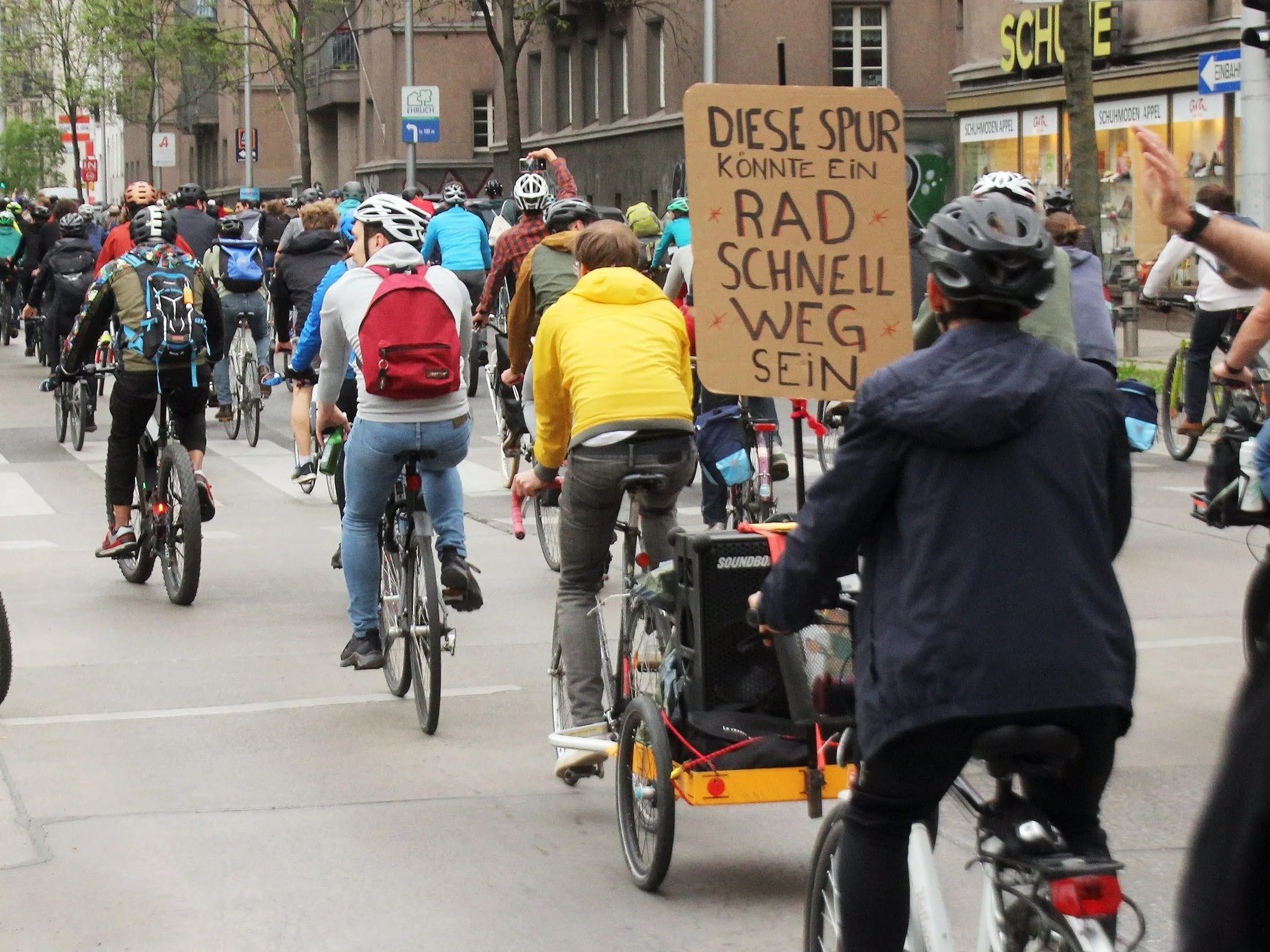 Am 2. September veranstalten Radeln For Future und Parents For Future eine große Rad-Demo in Wien. Am 2. September veranstalten Radeln For Future und Parents For Future eine große Rad-Demo in Wien.