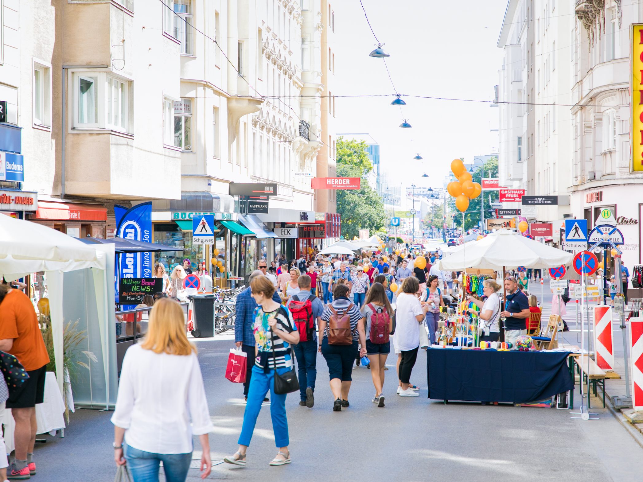 Am 3. September 2022 findet das Straßenfest Remasur in der Wiener Wollzeile statt. Am 3. September 2022 findet das Straßenfest Remasur in der Wiener Wollzeile statt.
