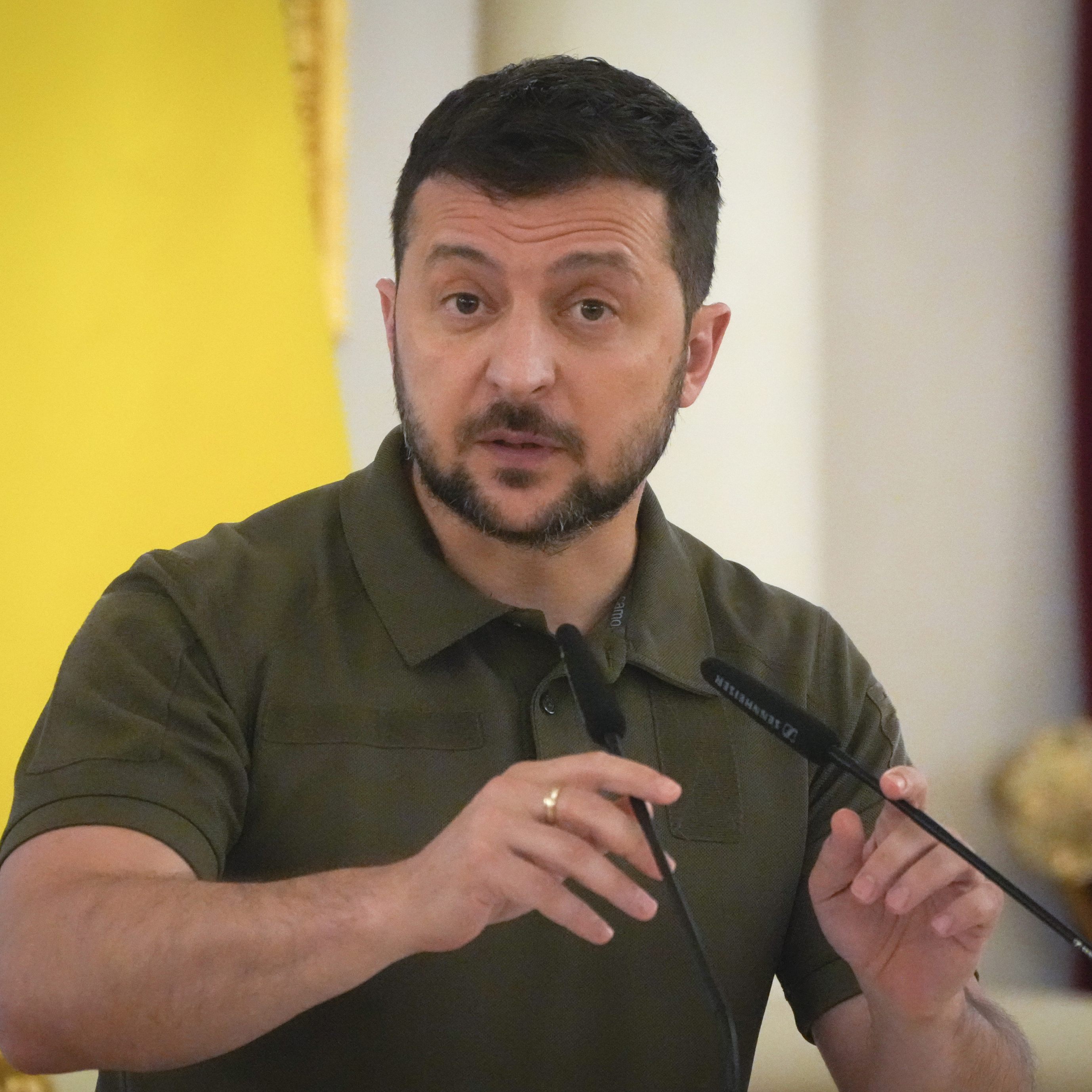 Selenskyj fordert Russlands Rückzug.