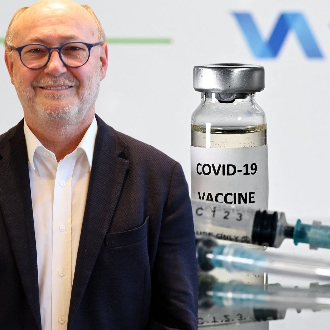 Impfkoordinator Dr. Robert Spiegel informiert über den neuen Totimpfstoff Valneva.