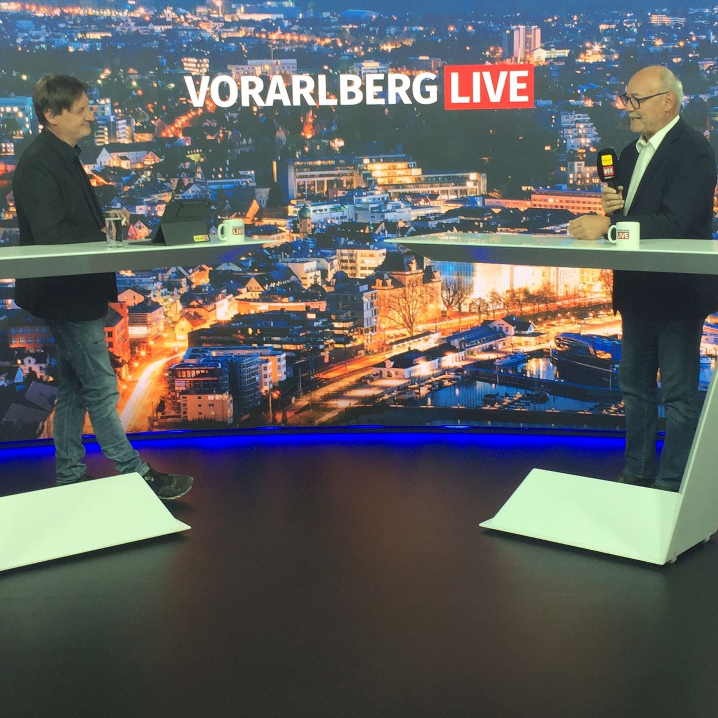 Marc Springer im Gespräch mit Dr. Spiegel.