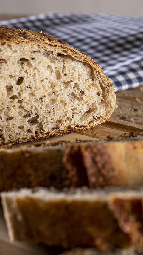 Mit diesem Trick wird eingetrocknetes Brot wieder frisch.