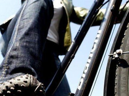 Radfahrer nach Kollision mit Pkw im Bezirk Gänserndorf gestorben.