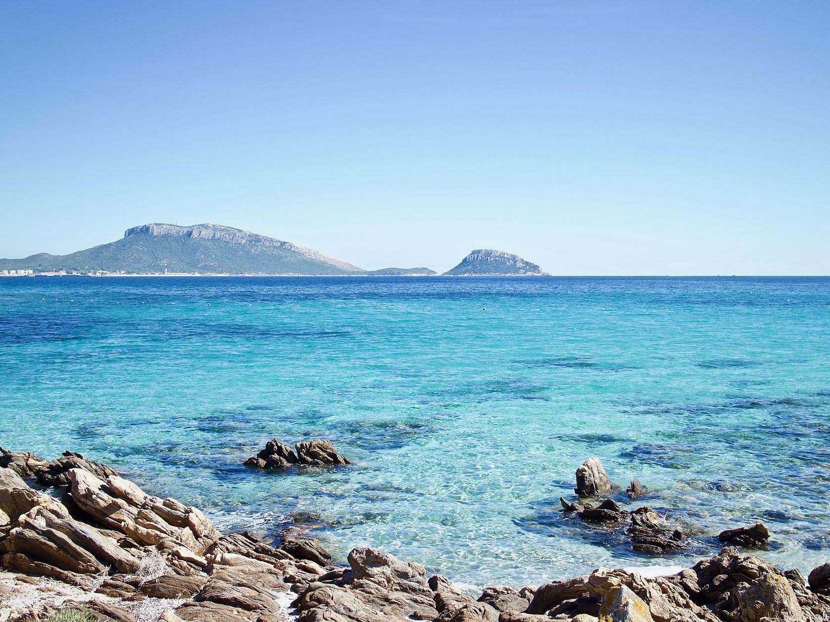 Bei einem Bootsunfall vor Sardinien gab es einen Toten und sechs Verletzte. Bei einem Bootsunfall vor Sardinien gab es einen Toten und sechs Verletzte.