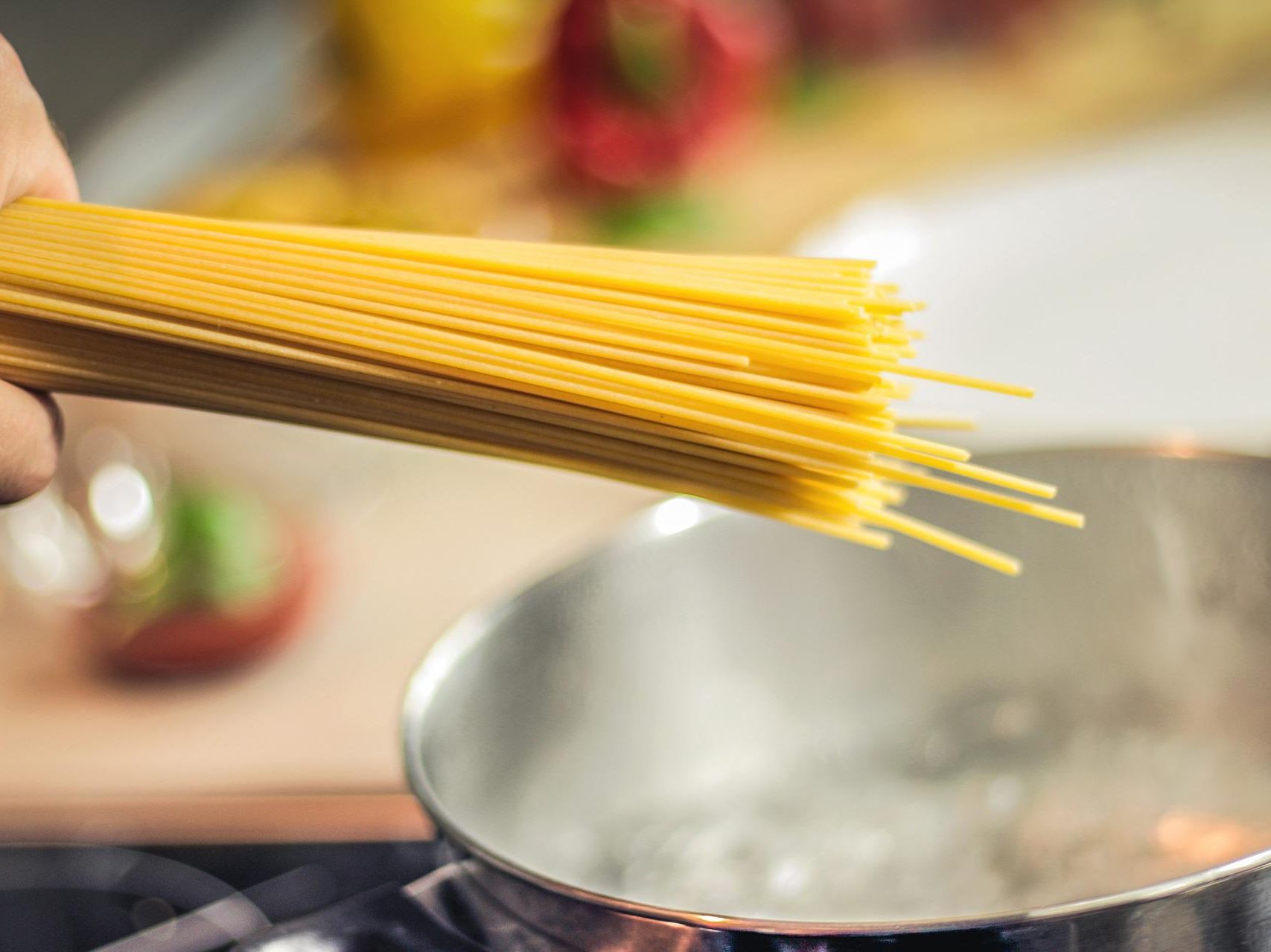 Sollte man Nudelwasser mit dem Herd oder Wasserkocher erhitzen?
