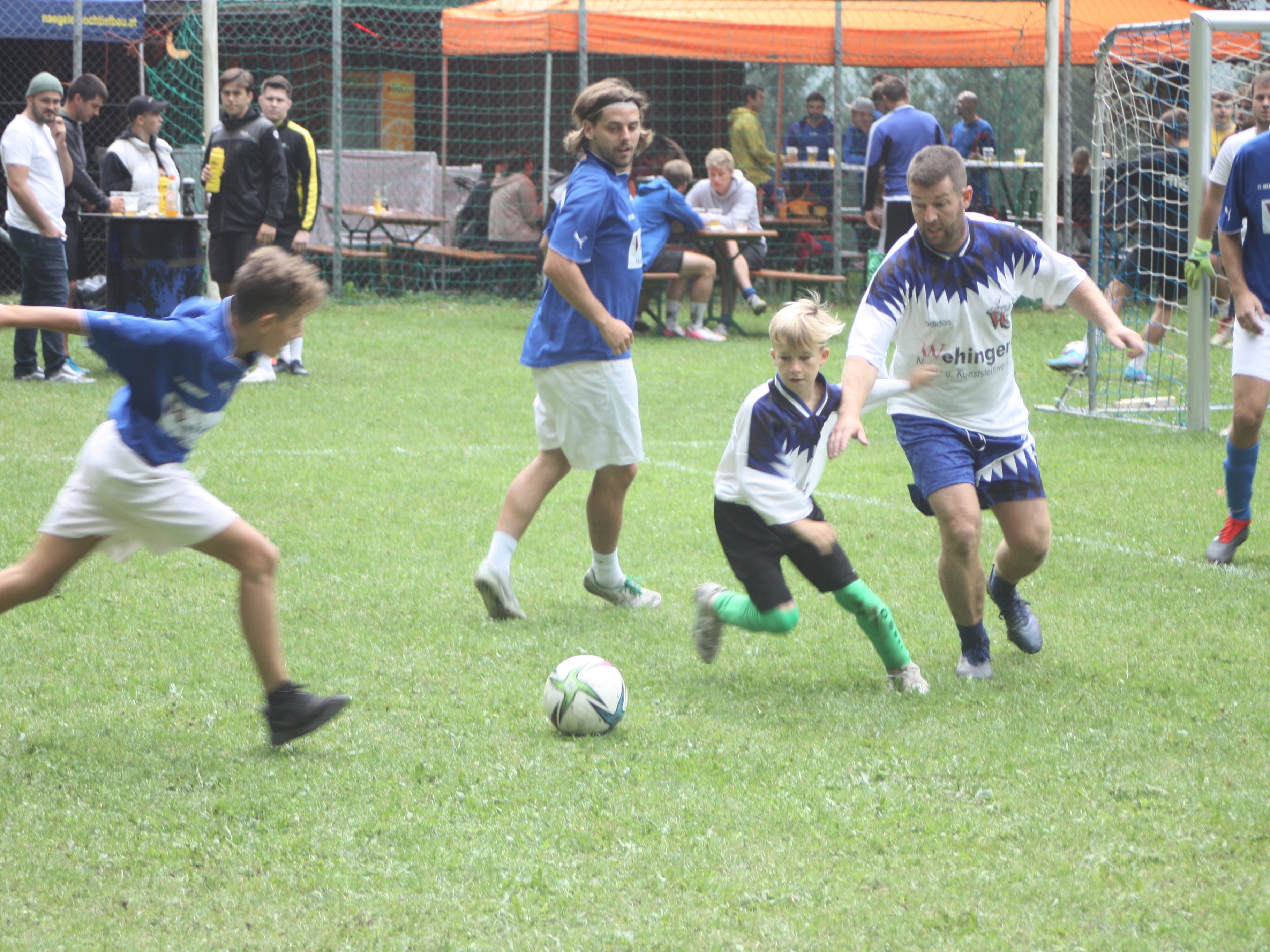 Das Highlight vom Kleinfeldturnier: FC Viktorsberg traf auf den Schiverein Viktorsberg. Das Highlight vom Kleinfeldturnier: FC Viktorsberg traf auf den Schiverein Viktorsberg.