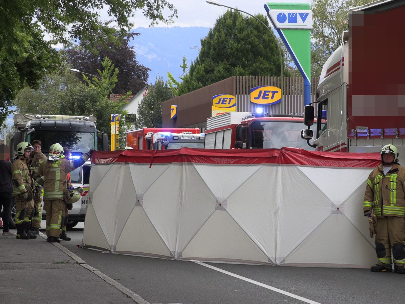Notarzt und Einsatzkräfte konnten der Frau nicht mehr helfen. Notarzt und Einsatzkräfte konnten der Frau nicht mehr helfen.