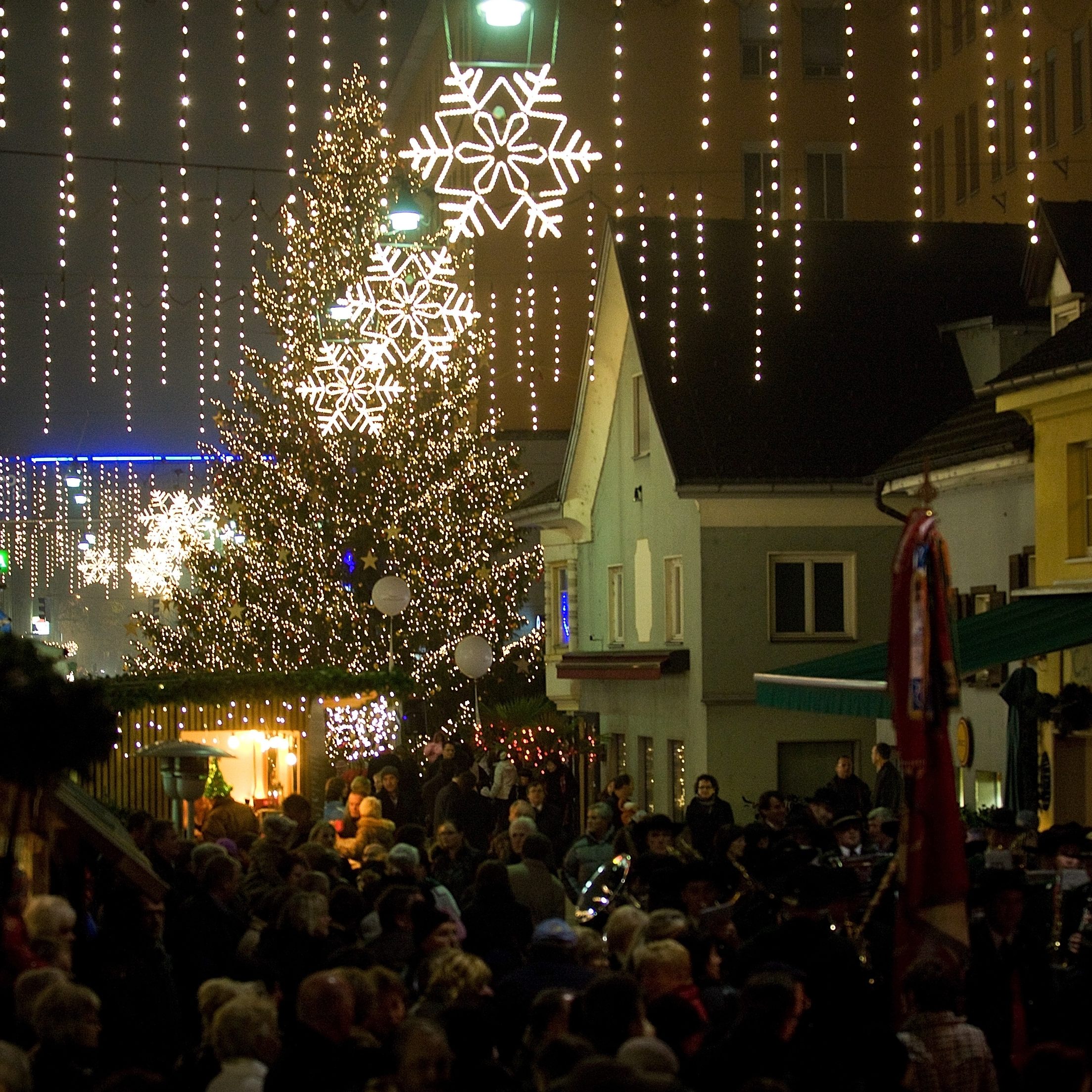 Weihnachtsbeleuchtung maximal bis 22 Uhr und nur noch bis Neujahr.