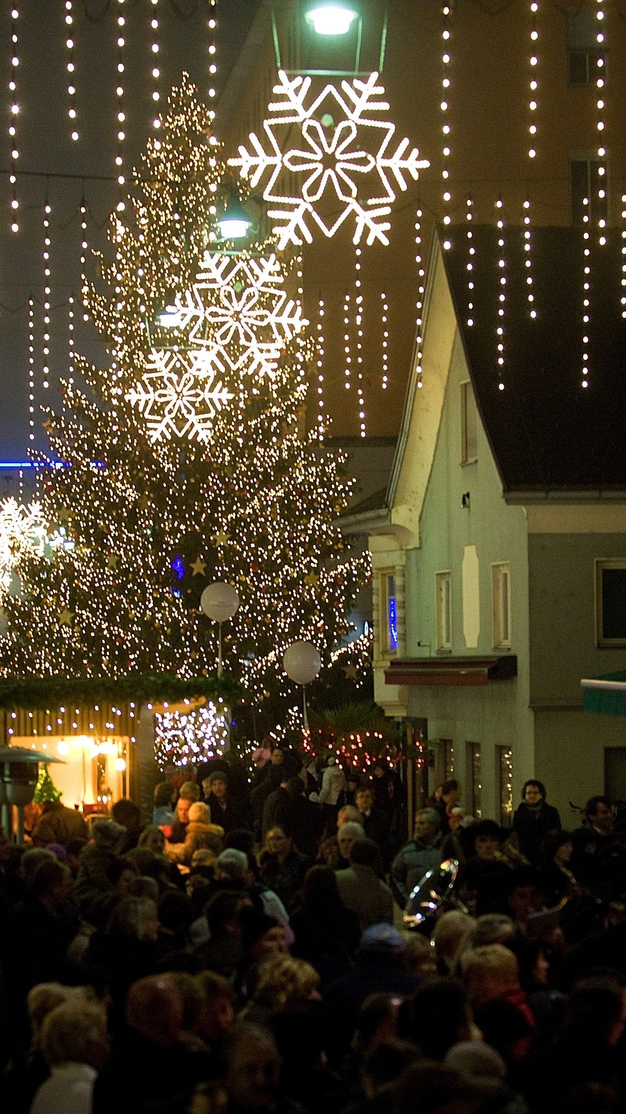 Weihnachtsbeleuchtung maximal bis 22 Uhr und nur noch bis Neujahr.