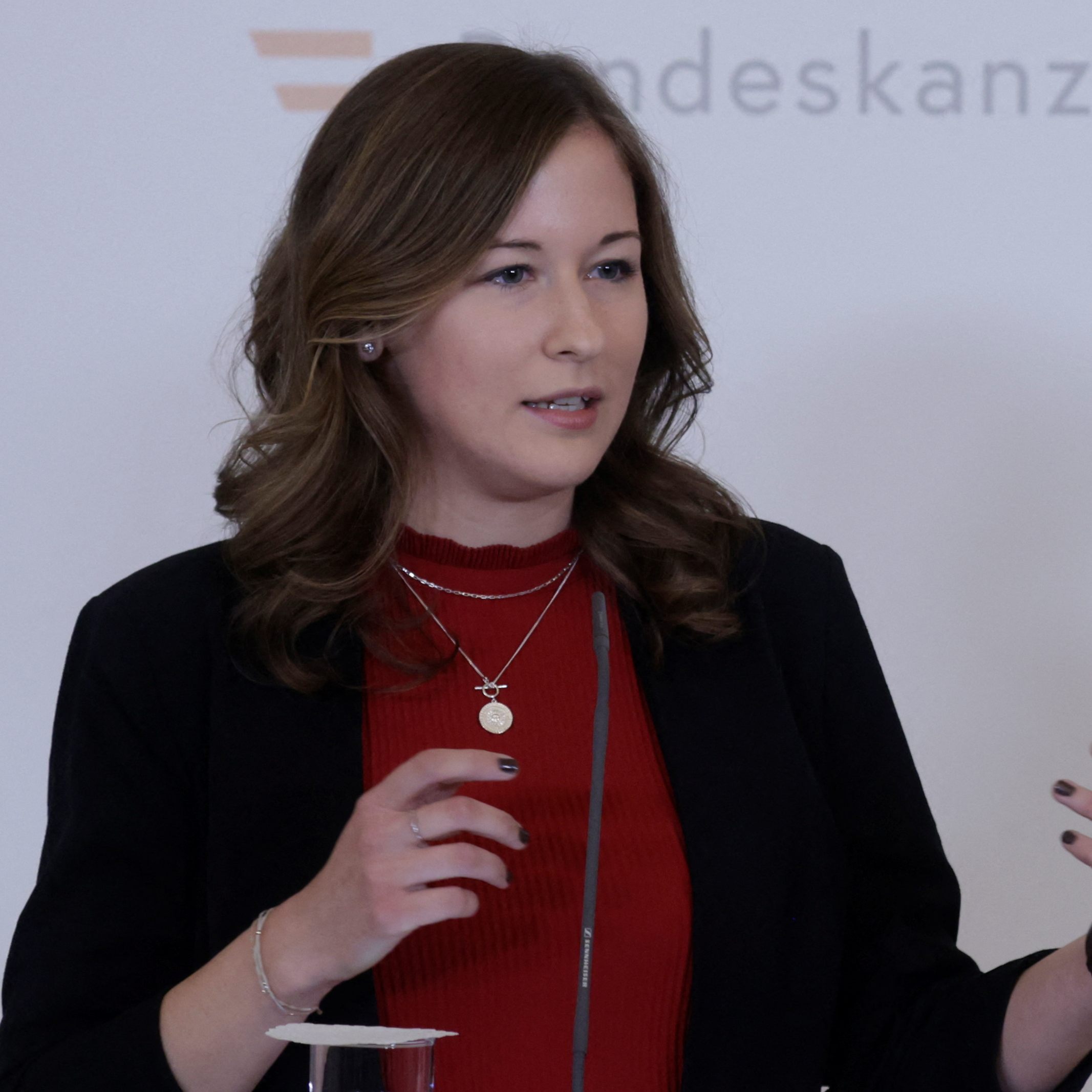 Ein Interview mit Jugendstaatssekretärin Claudia Plakolm (ÖVP) enfachte eine Diskussion über Pensionen und Generationengerechtigkeit.