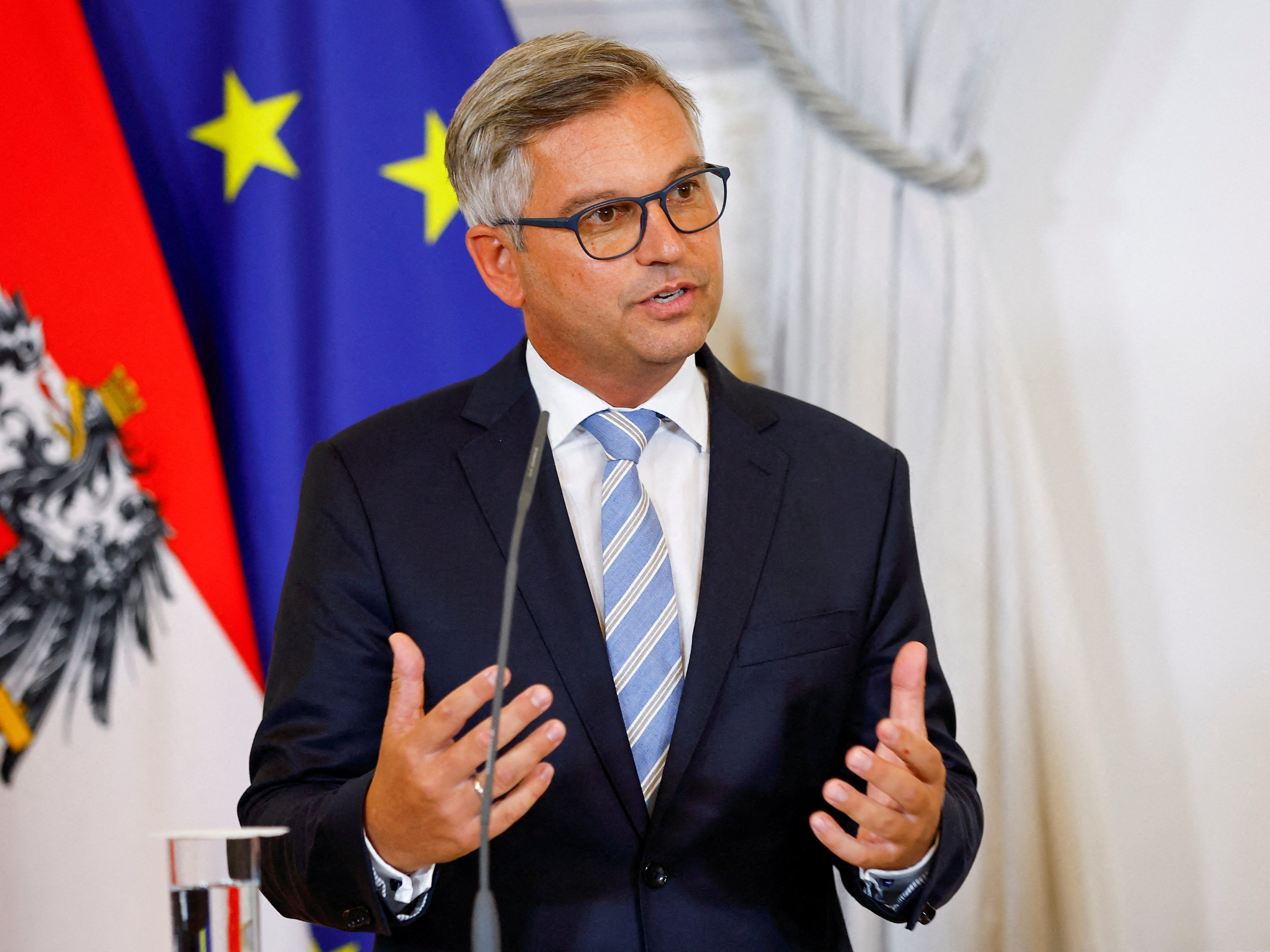 Brunner unterschrieb Programm ohne Lobautunnel. Brunner unterschrieb Programm ohne Lobautunnel.
