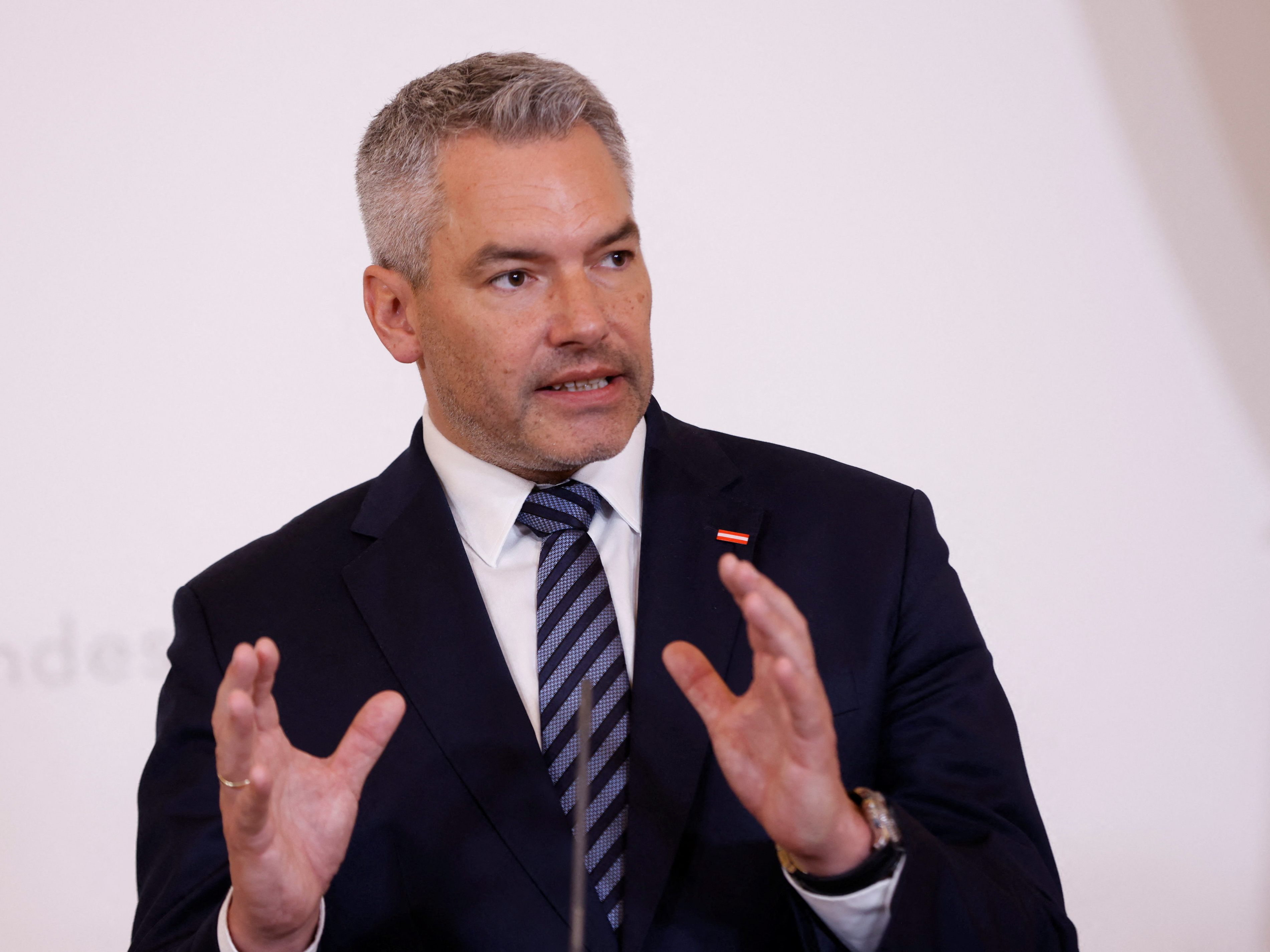 Nehammer verurteilt russische Teilmobilmachung.