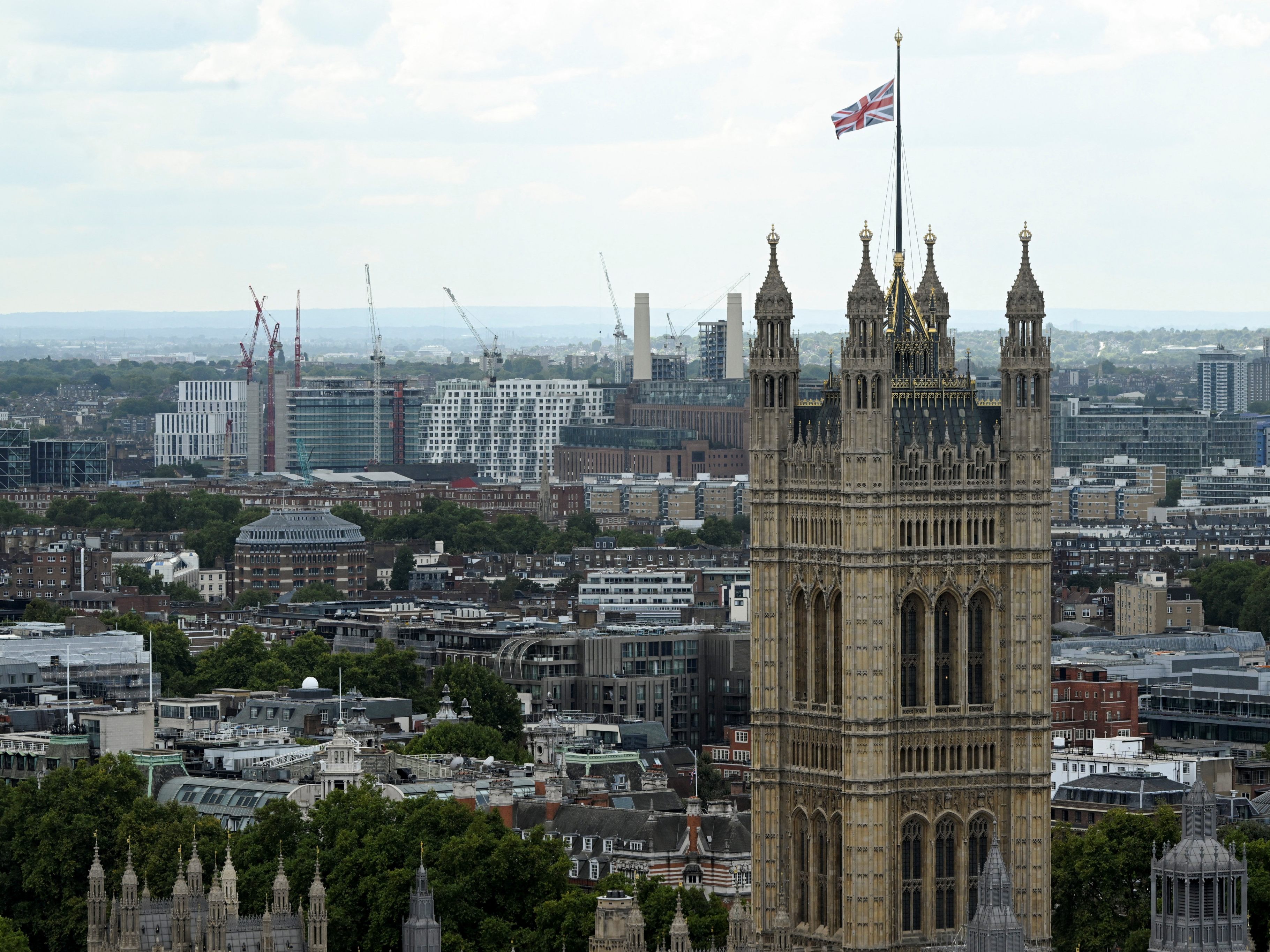 London: Festnahme wegen sexueller Übergriffe auf Frauen in Schlange für Sarg von Queen.
