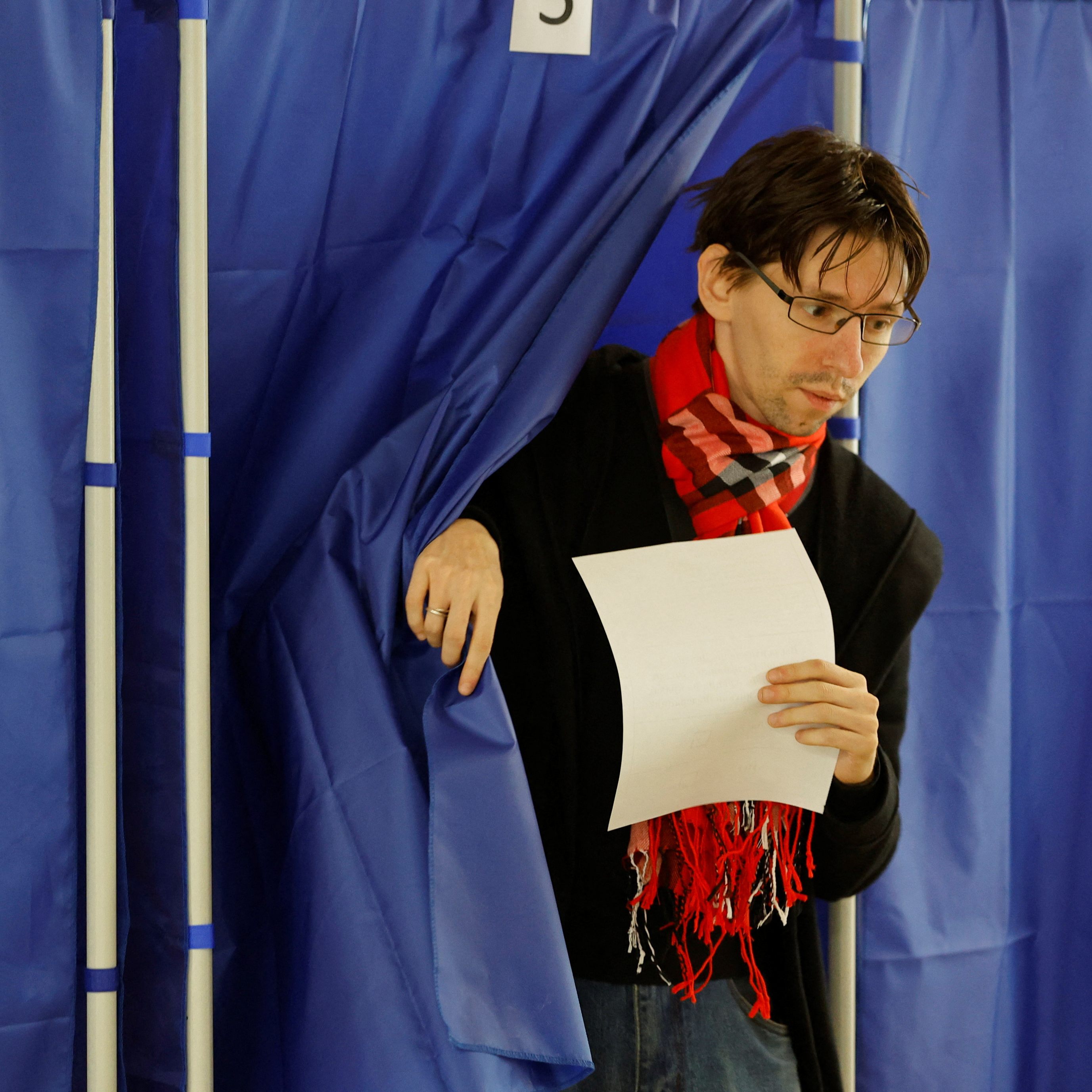 Die von Kiew und dem Westen abgelehnten Abstimmungen hatten am Freitag begonnen.