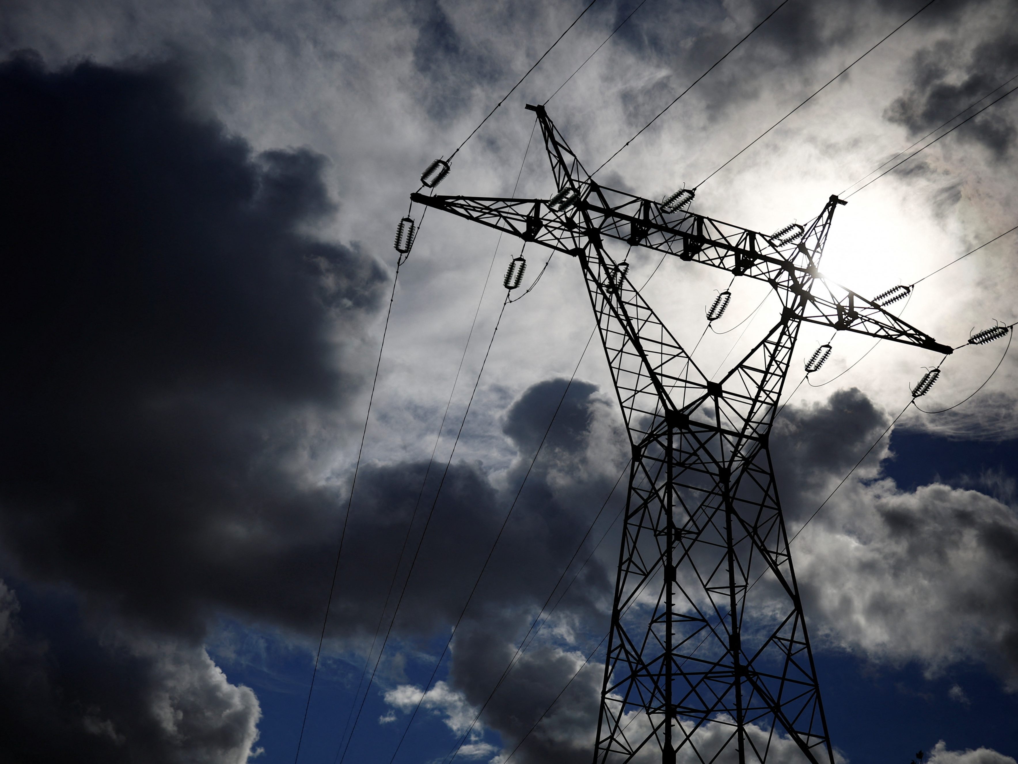 Künftig müssen Energieunternehmen in der EU einen Teil ihrer Krisengewinne an den Staat abgeben. Künftig müssen Energieunternehmen in der EU einen Teil ihrer Krisengewinne an den Staat abgeben.