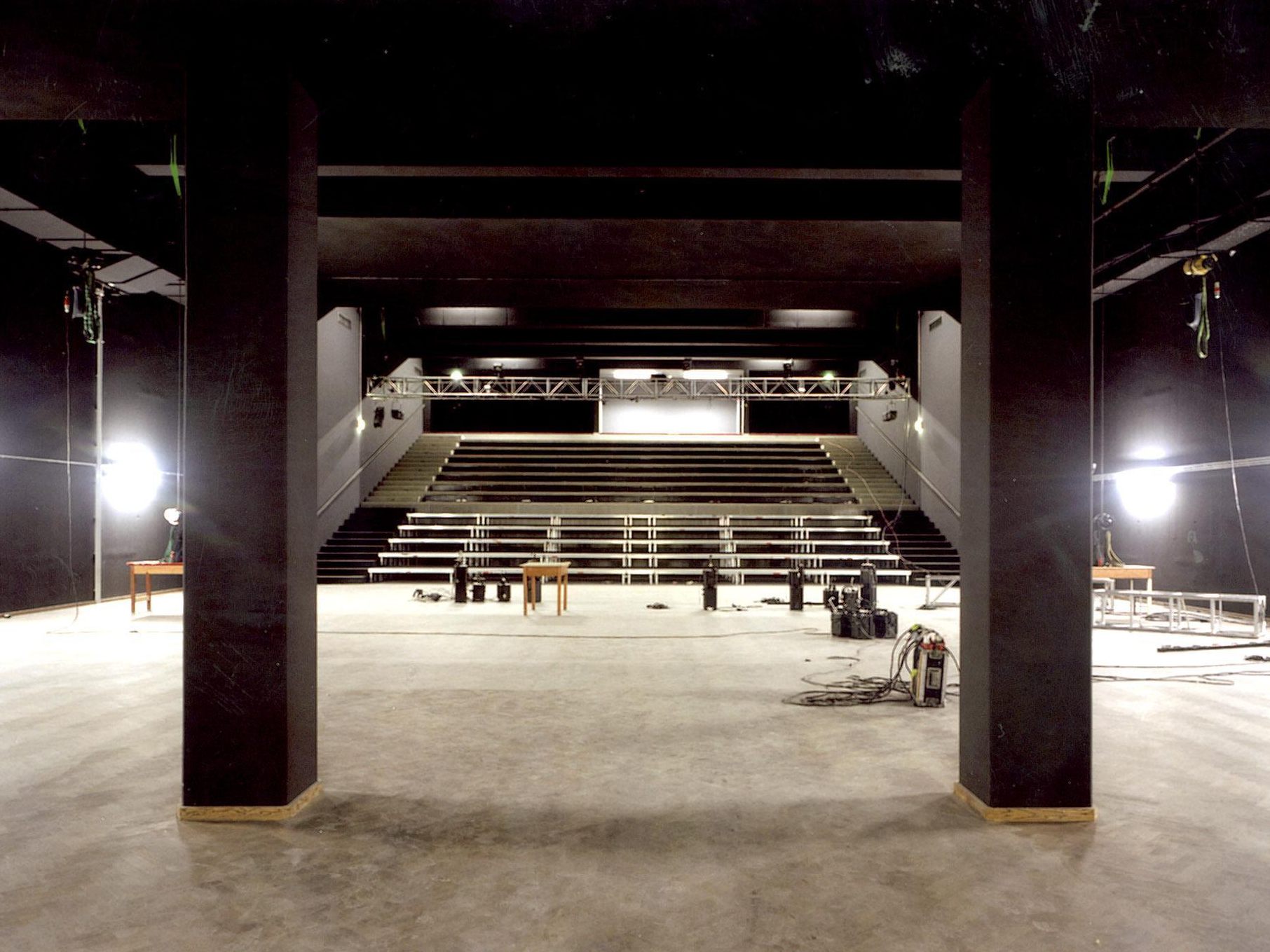 Das Tanzquartier Wien setzt in der Saison 2022/23 auf Störgeräusche und Wasserwesen.