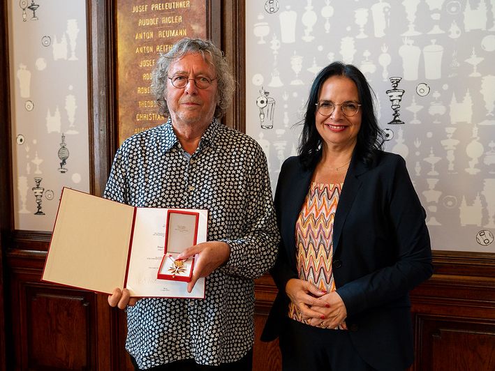 Peter Cornelius wurde mit dem Goldenen Ehrenzeichen ausgezeichnet.