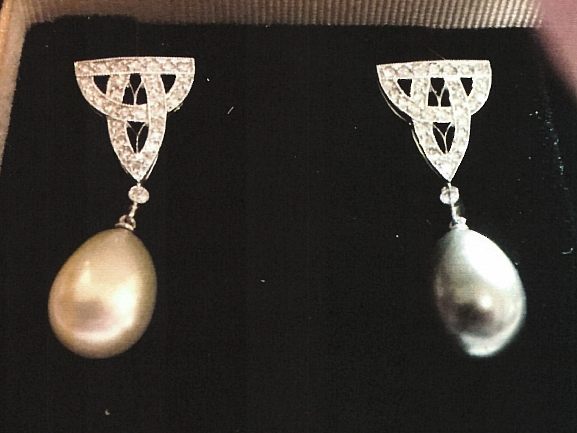 Aus einer Wohnung in Wien wurde Schmuck im Wert von über 100.000 Euro gestohlen. Aus einer Wohnung in Wien wurde Schmuck im Wert von über 100.000 Euro gestohlen.