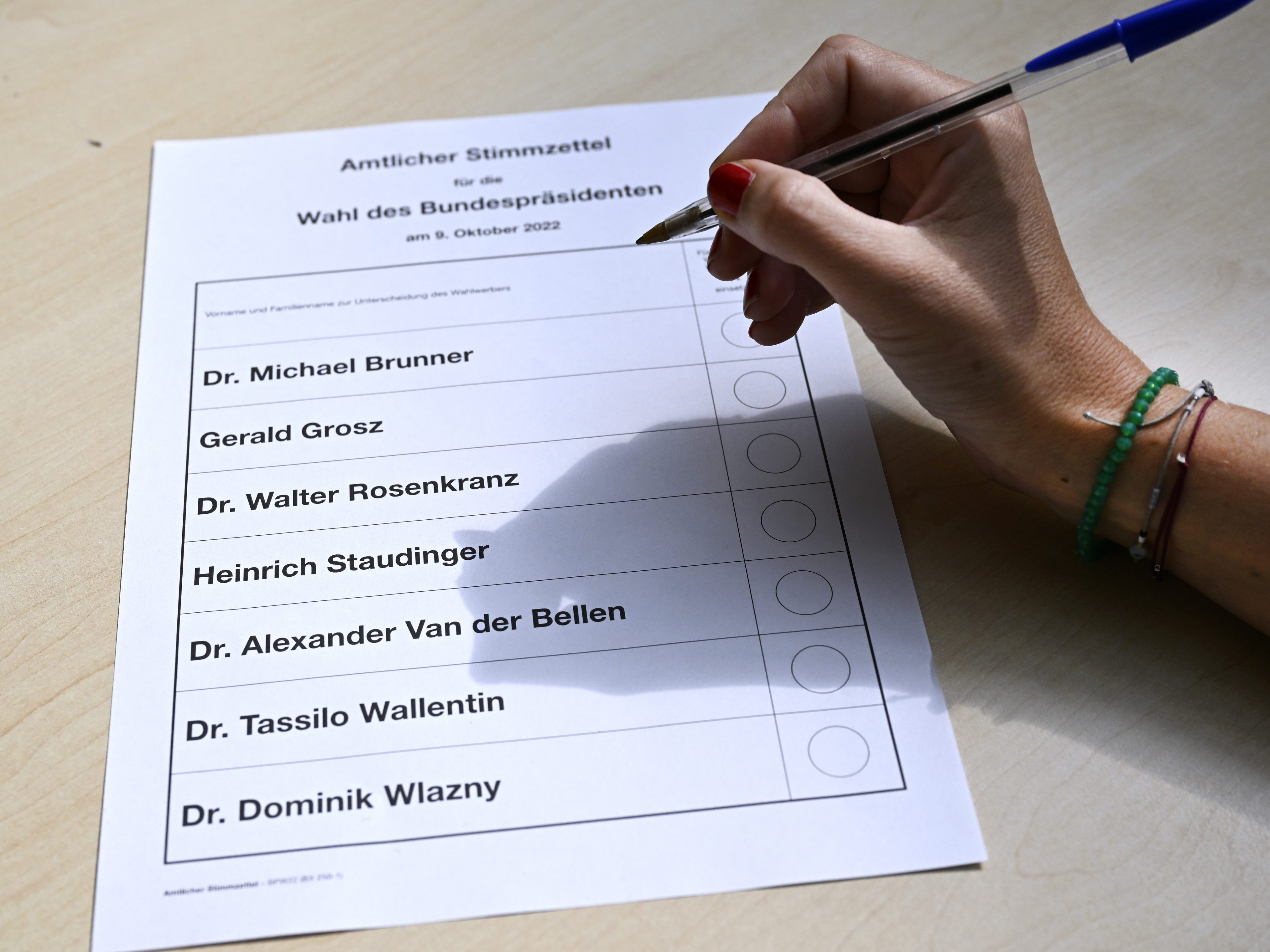Am 9. Oktober 2022 wählt Österreich einen neuen Bundespräsidenten. Am 9. Oktober 2022 wählt Österreich einen neuen Bundespräsidenten.