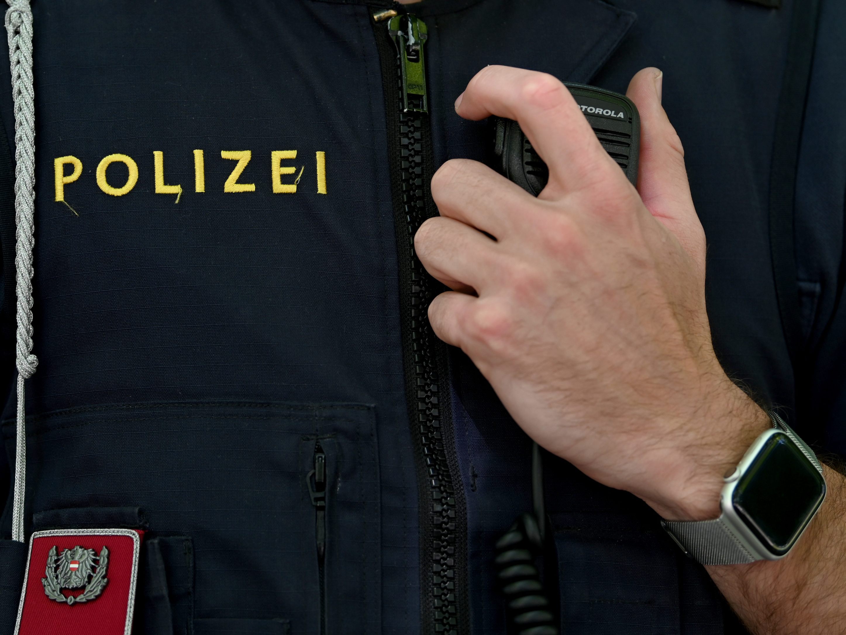 Die Polizei hat einen mutmaßlichen Drogendealer in Wien-Brigittenau verhaftet. Die Polizei hat einen mutmaßlichen Drogendealer in Wien-Brigittenau verhaftet.
