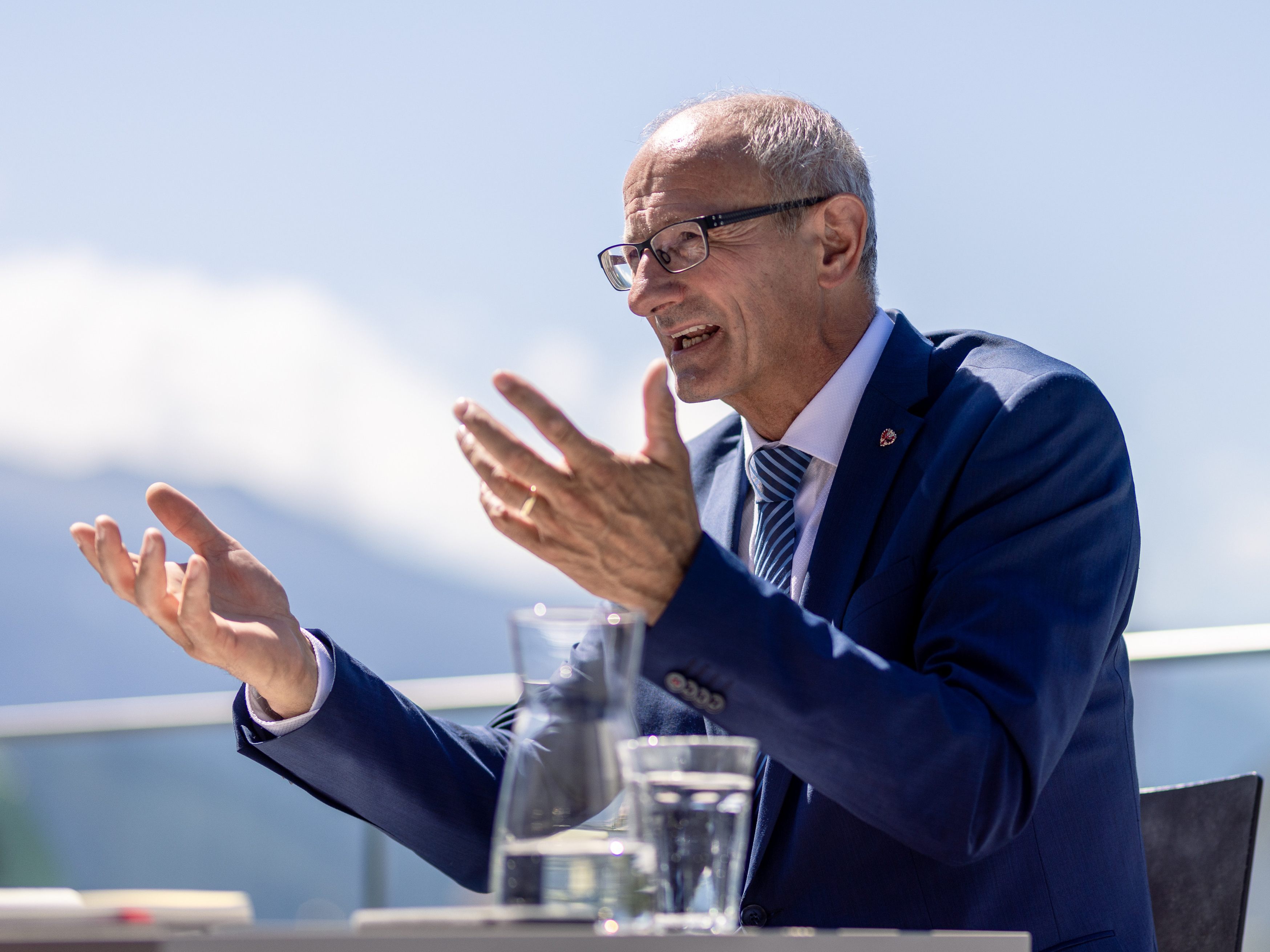 Der Spitzenkandidat der Tiroler ÖVP bei den Tiroler Landtagswahlen, Anton Mattle forderte eine Steuererleichterung für Arbeit. Der Spitzenkandidat der Tiroler ÖVP bei den Tiroler Landtagswahlen, Anton Mattle forderte eine Steuererleichterung für Arbeit.