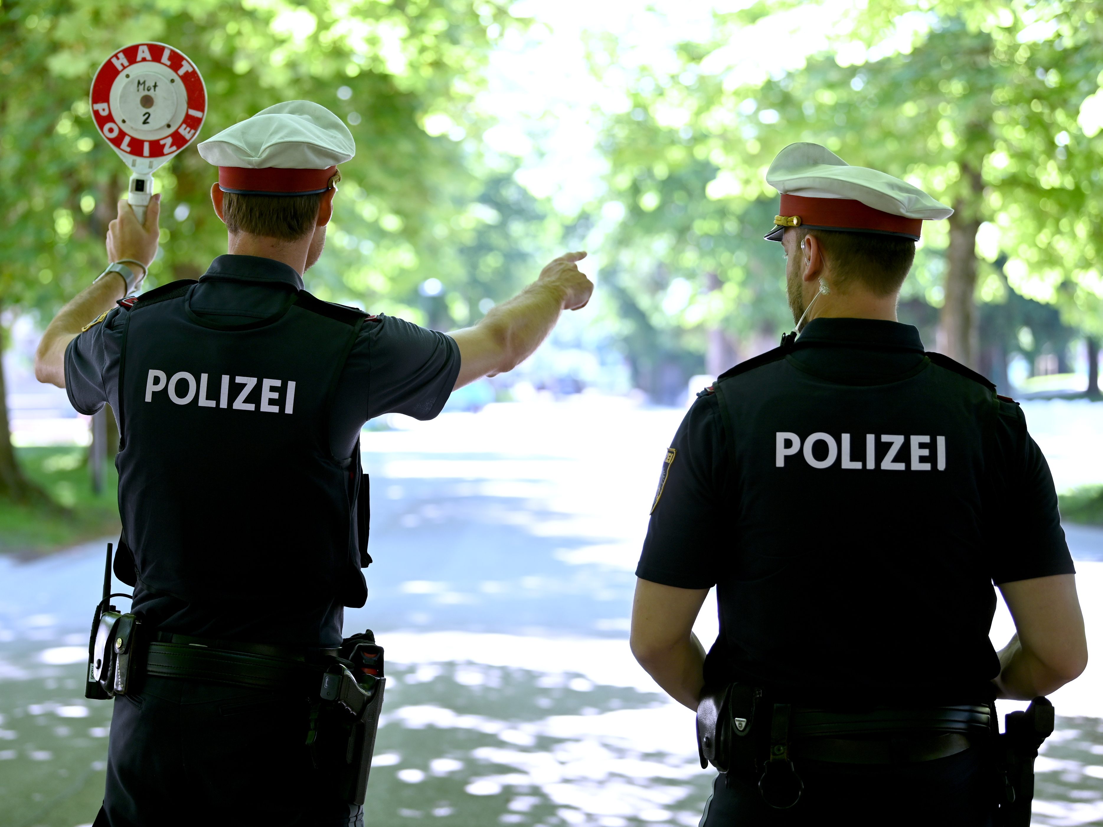 Die Wiener Polizei will den Verkehr im Umfeld vor Schulen zum Start des neuen Schuljahres verstärkt kontrollieren. Die Wiener Polizei will den Verkehr im Umfeld vor Schulen zum Start des neuen Schuljahres verstärkt kontrollieren.
