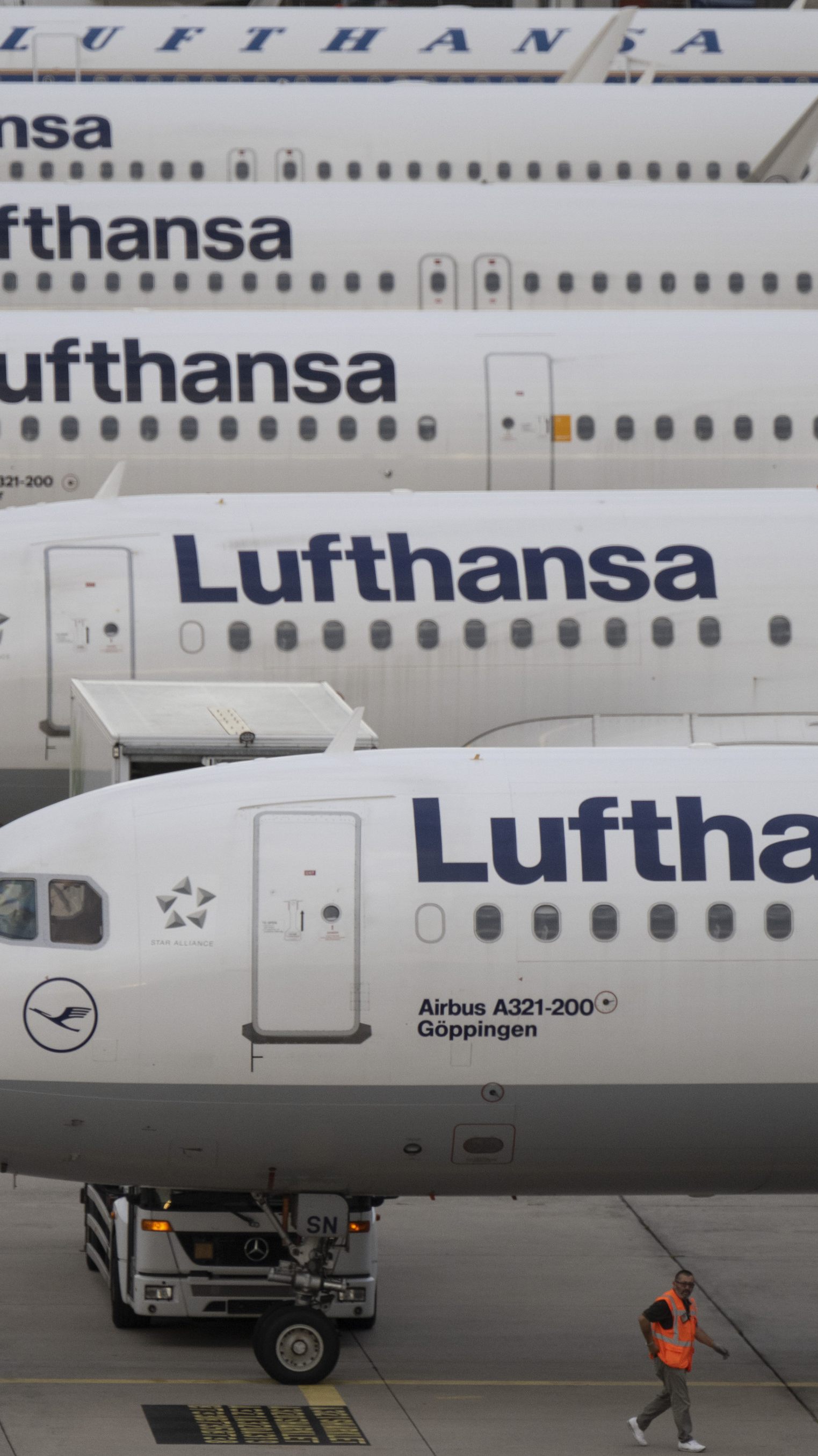 Die Lufthansa-Flieger bleiben am Freitag am Boden.
