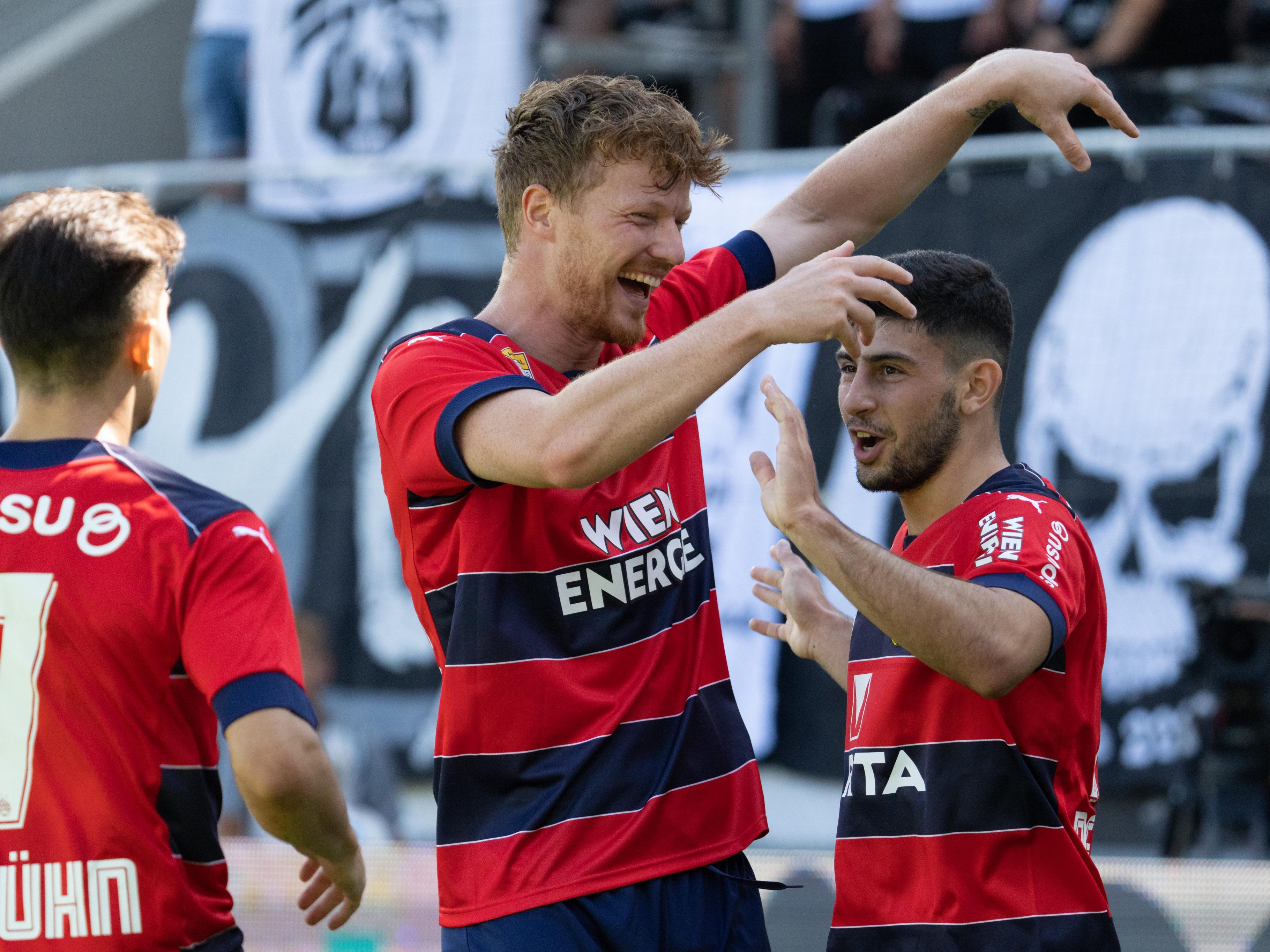 LIVE-Ticker zum Spiel RB Salzburg gegen Rapid Wien ab 17 Uhr. LIVE-Ticker zum Spiel RB Salzburg gegen Rapid Wien ab 17 Uhr.
