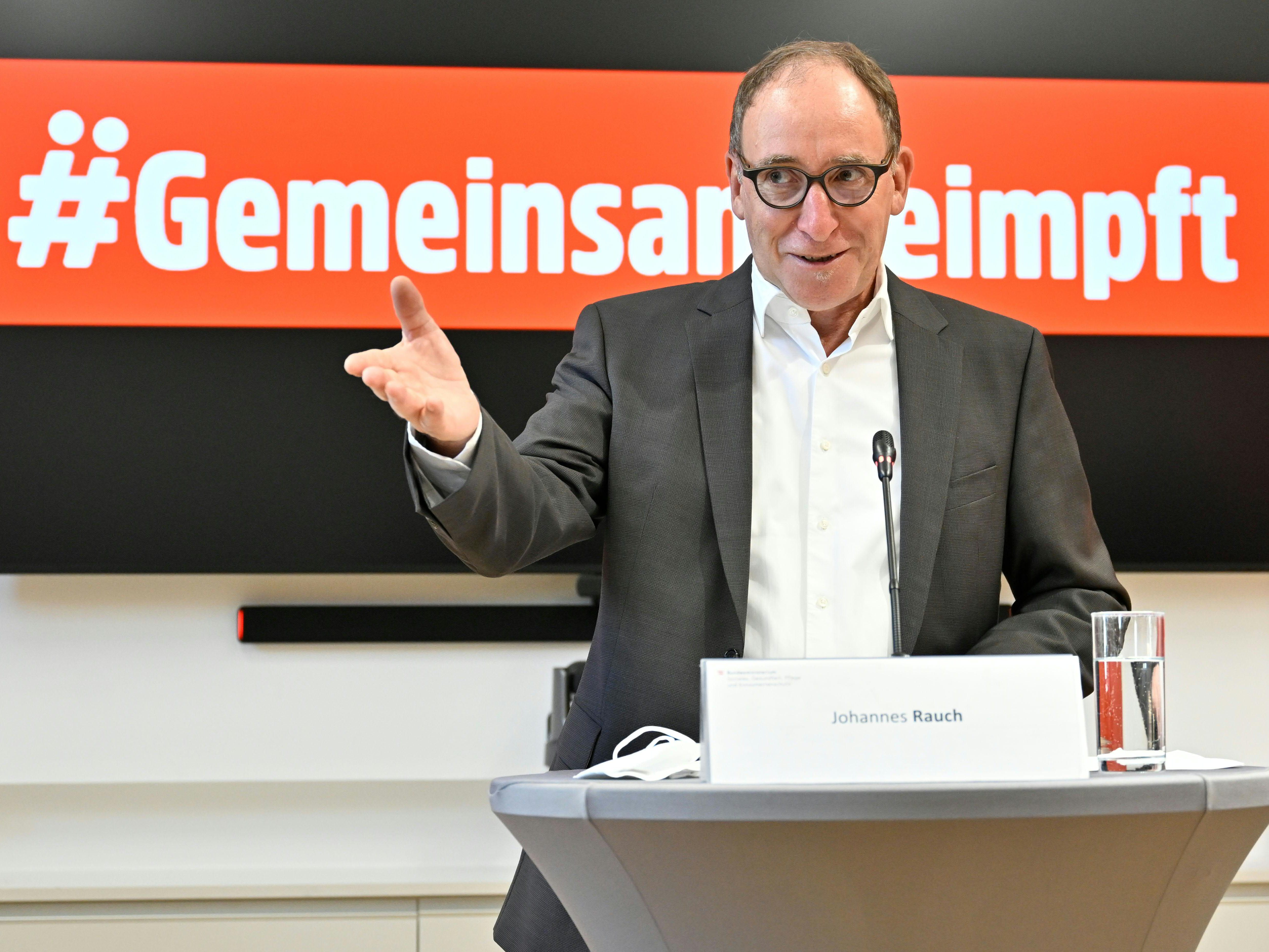 Gesundheitsminister Johannes Rauch (Grüne) präsentierte am Montag bei einer Pressekonferenz die neue Corona-Informationskampagne der Regierung.