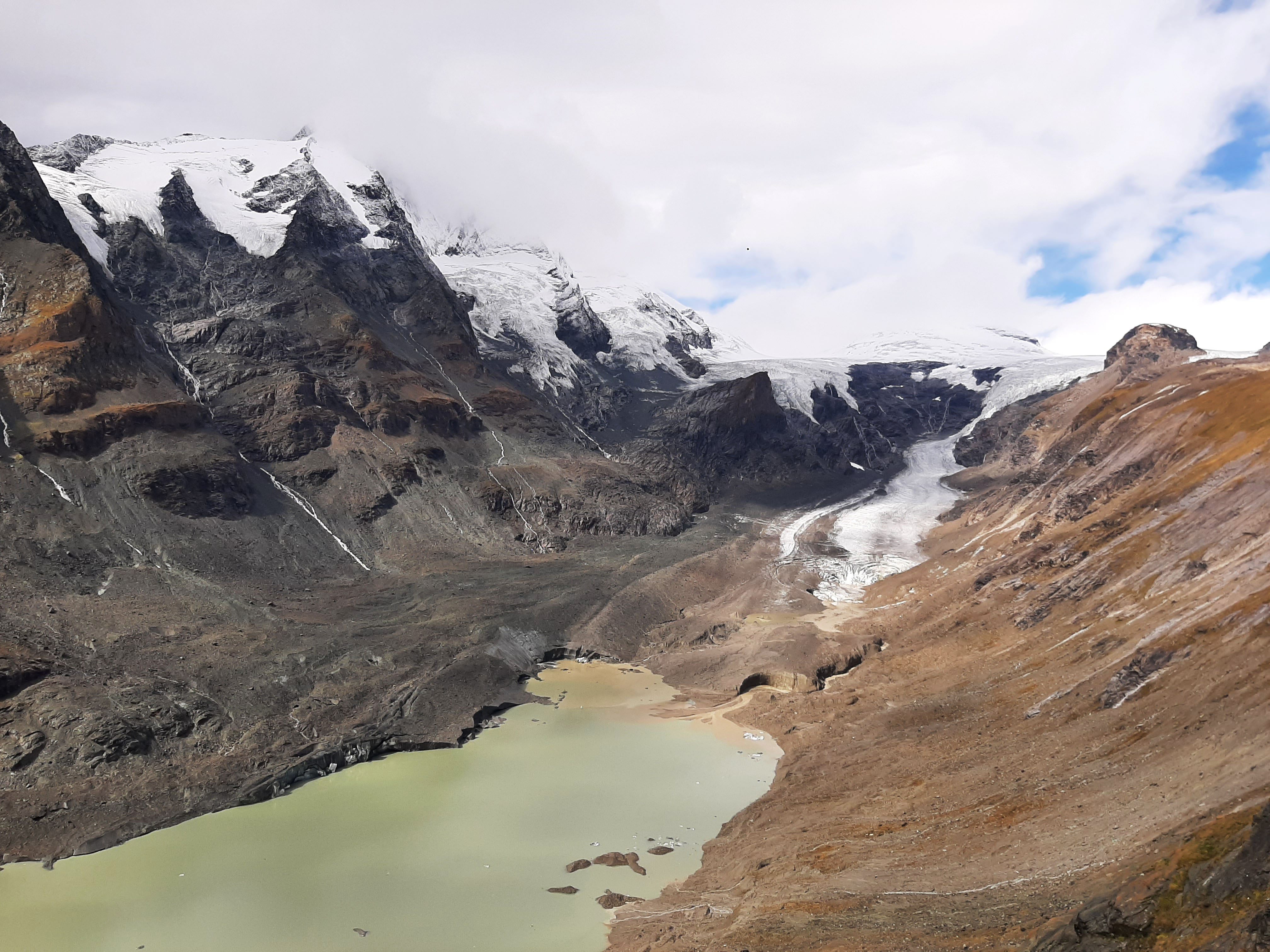 Das Foto zeigt die Gletscherzunge der Pasterze.