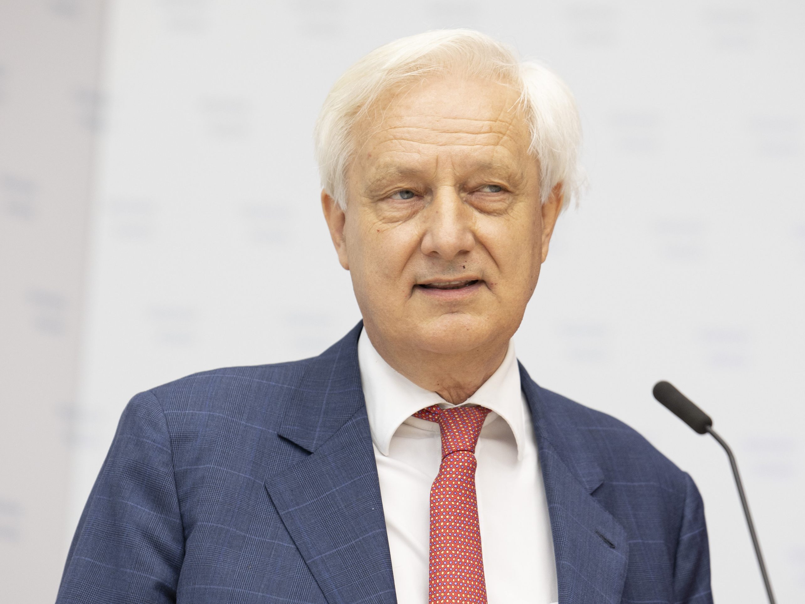 IHS-Chef Klaus Neusser sieht die geplante Strompreisbremse als "gar nicht so schlecht" aufgesetzt.