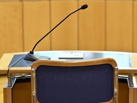Nebenbuhler in Wien-Simmering den Hals aufgeschlitzt - 13 Jahre Haft.