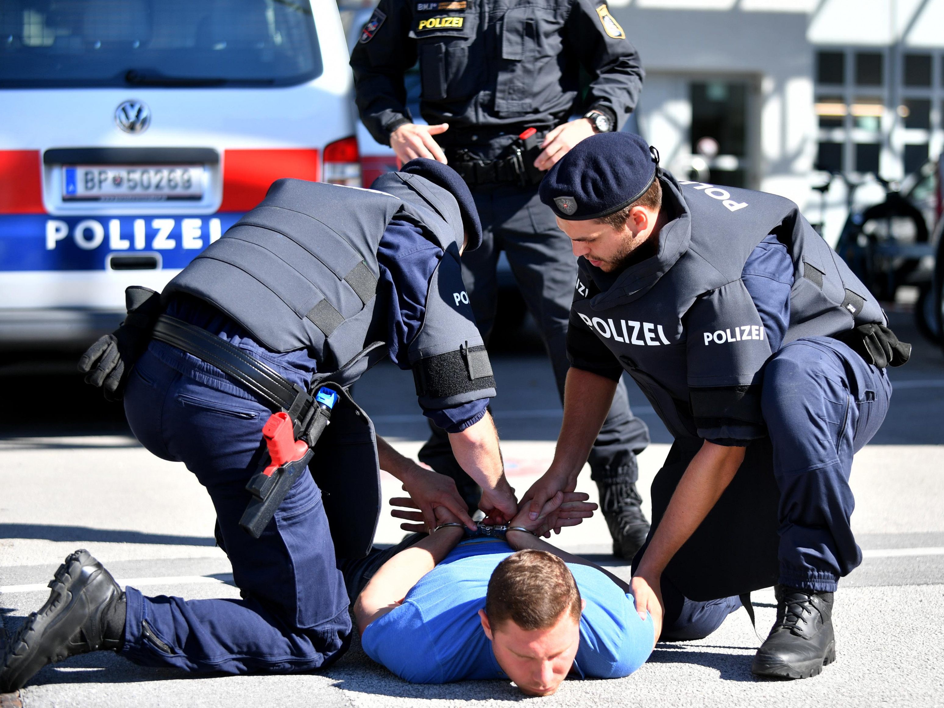 Ein per europäischem Haftbefehl gesuchter Drogenhändler wurde in Wien festgenommen. Ein per europäischem Haftbefehl gesuchter Drogenhändler wurde in Wien festgenommen.