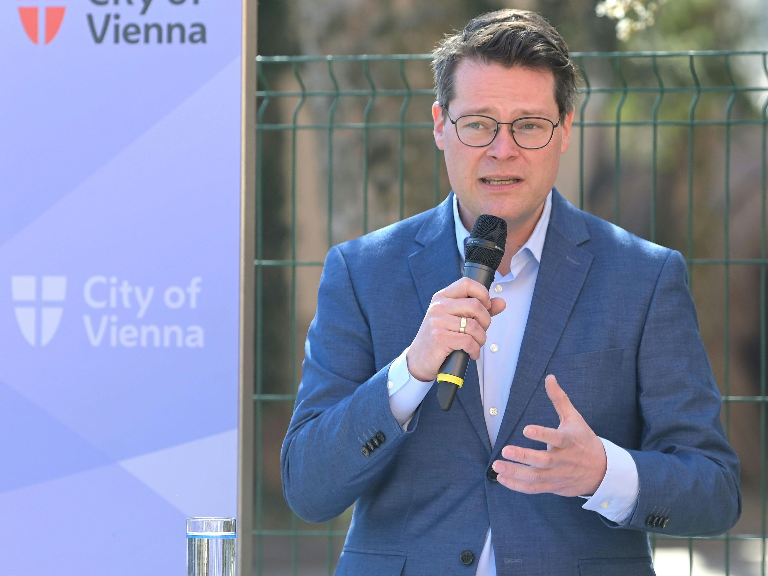 Klimastadtrat Jürgen Czernohorszky betont, dass alle Möglichkeiten genutzt werden, um auf die Situation aufmerksam zu machen. Klimastadtrat Jürgen Czernohorszky betont, dass alle Möglichkeiten genutzt werden, um auf die Situation aufmerksam zu machen.