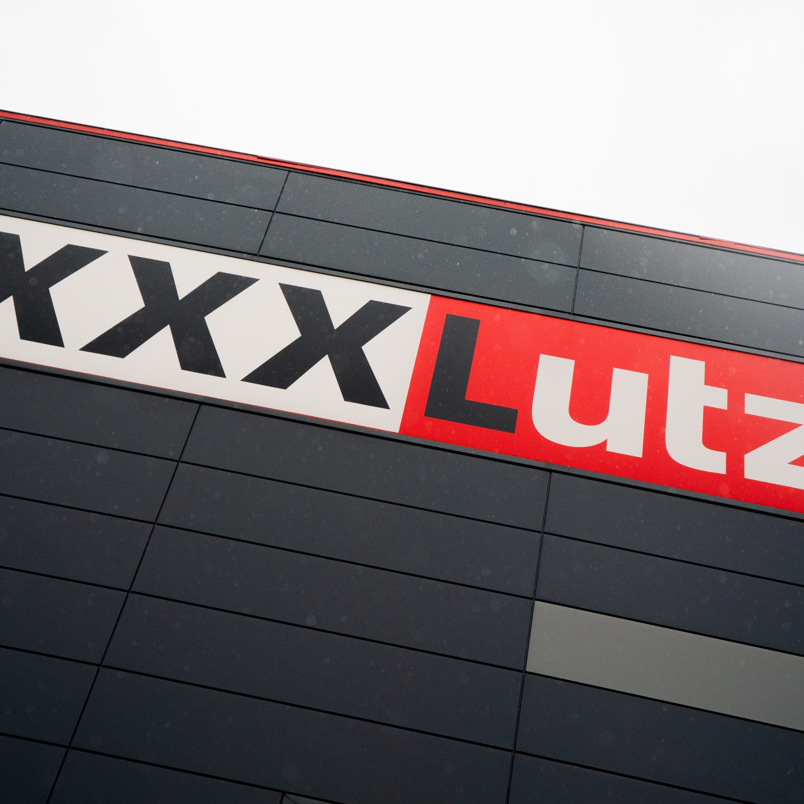 XXXLutz kauft die Hälfe der Möbelhauskette Braun Möbel-Center.