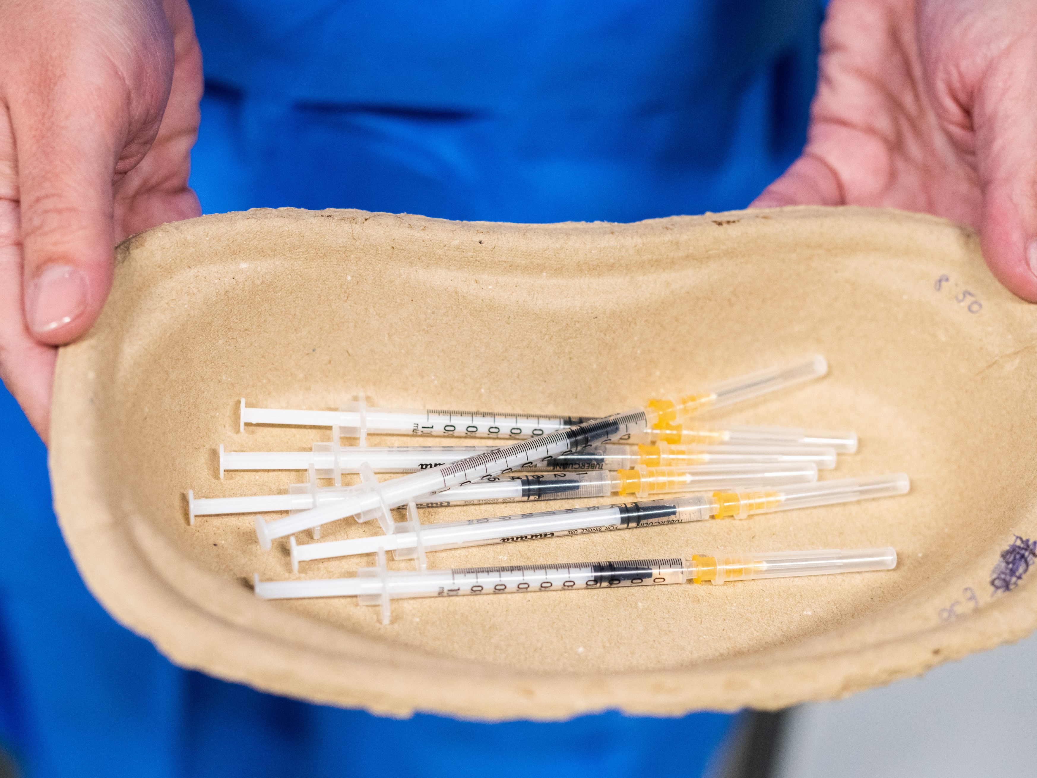 Eine Studie hat gezeigt, dass Lockdowns nach der Ankunft des Impfstoffes verstärkt werden sollten.