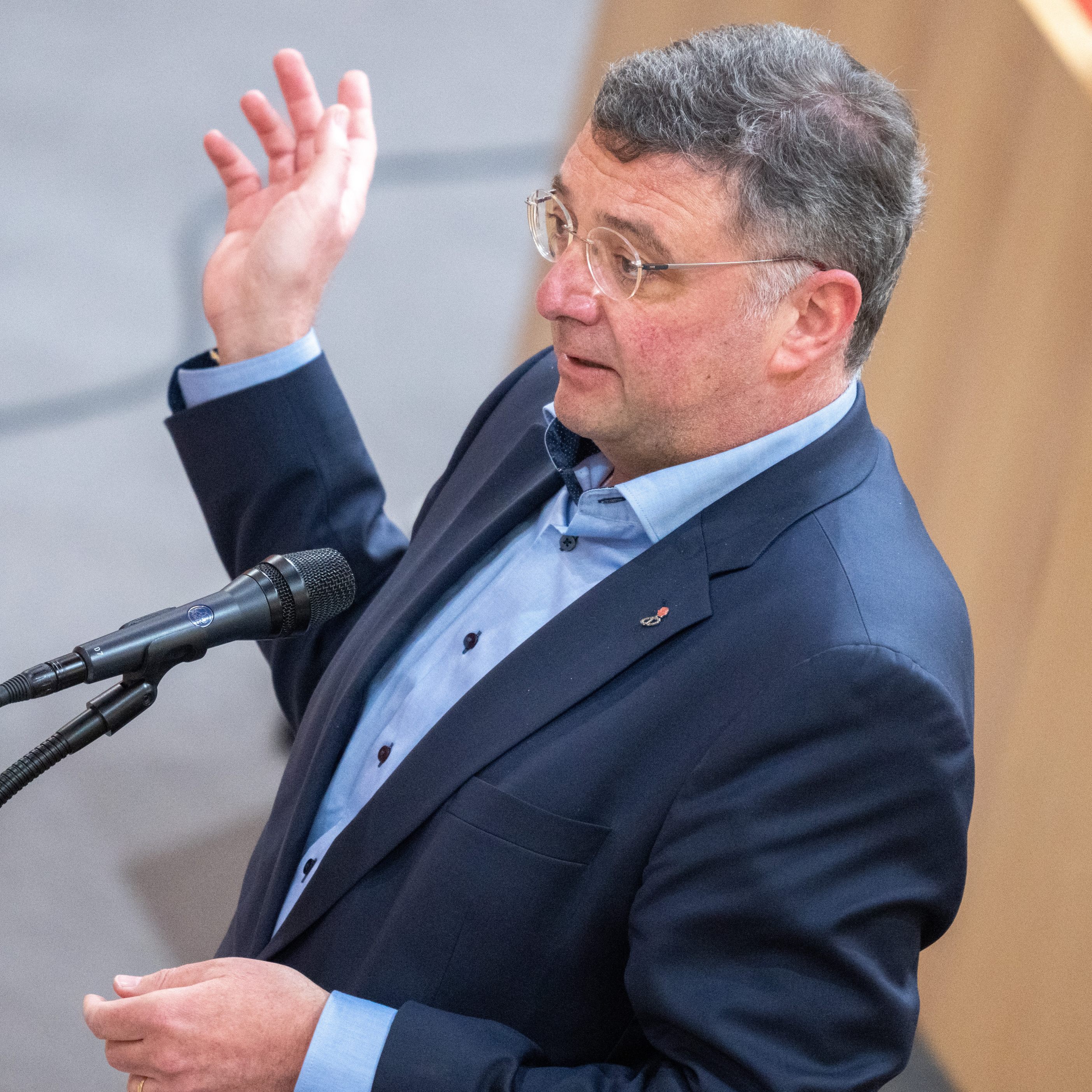 SPÖ-Vizeklubchef Jörg Leichtfried kritisierte den späten Zeitpunkt des Strompreisdeckels.