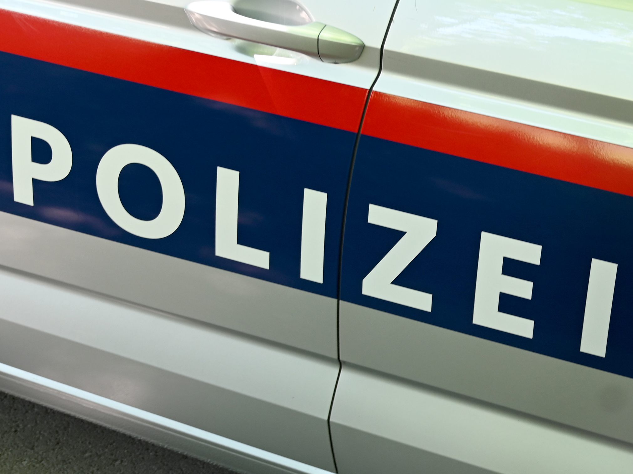 Ein 13-Jähriger wurde von der Polizei wegen Raubversuchs angezeigt.
