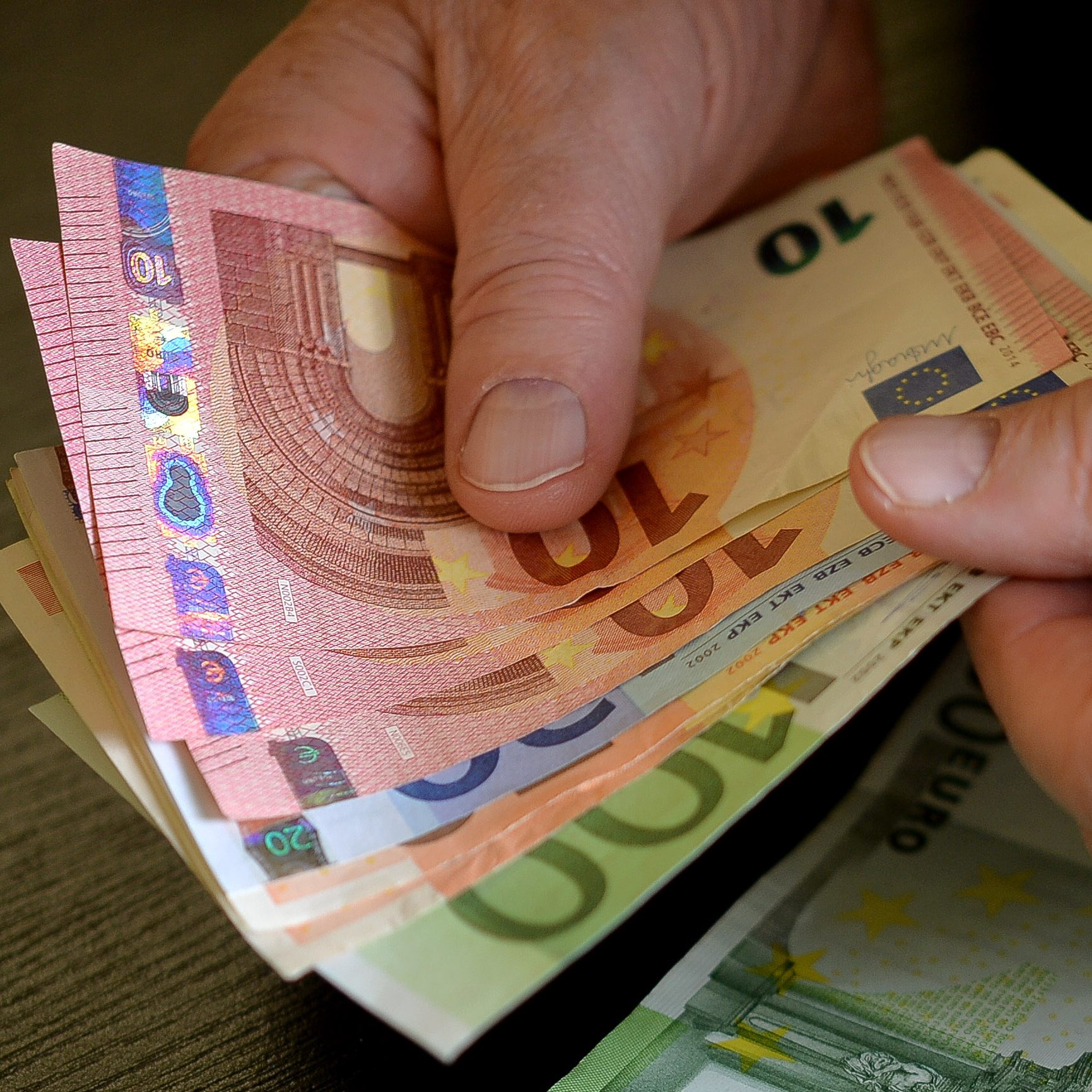 Nach einer Klage des VKI zahlt der Universal Versand nun die zu viel verrechneten Zinsen an Kunden zurück.