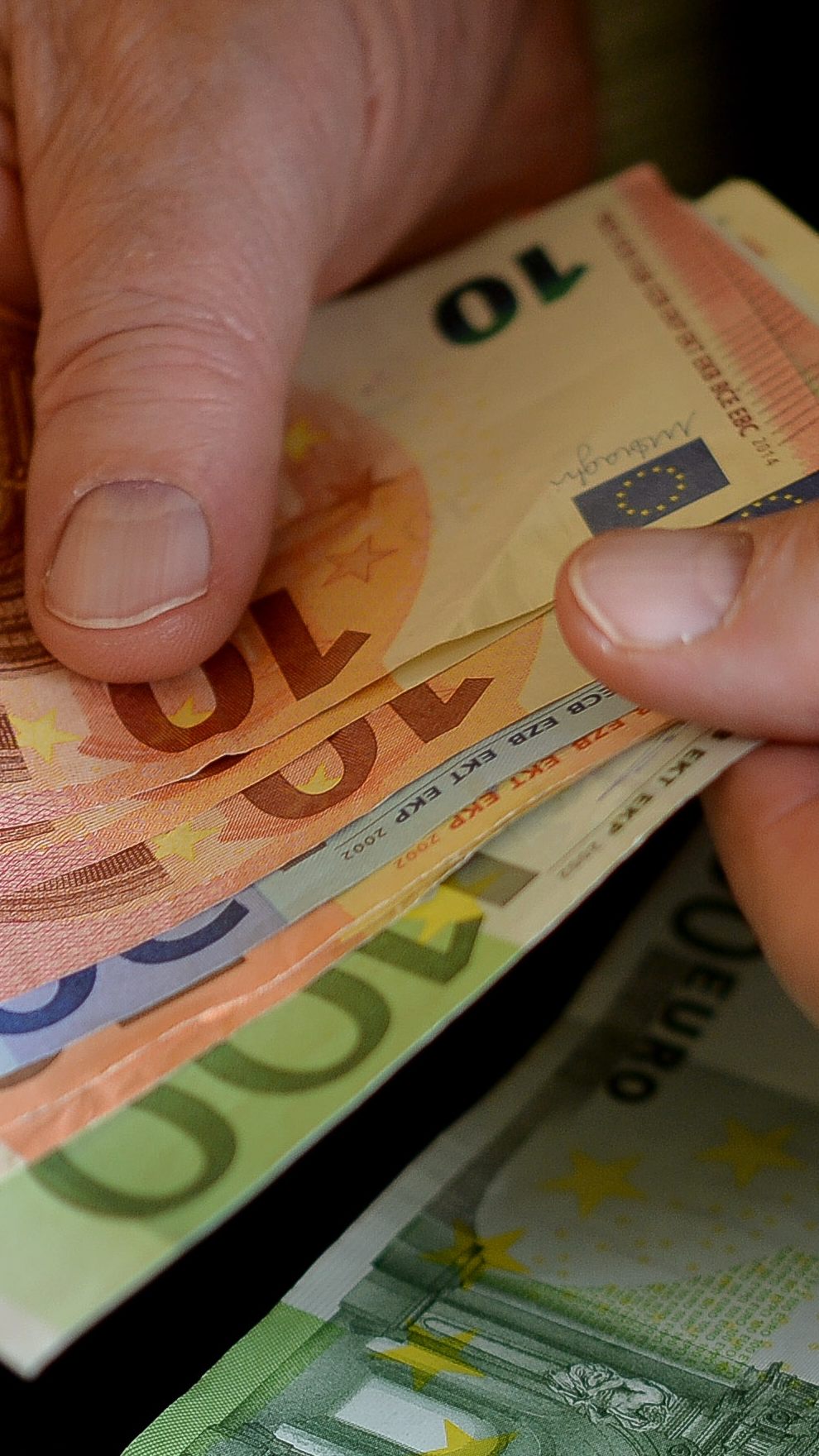 Nach einer Klage des VKI zahlt der Universal Versand nun die zu viel verrechneten Zinsen an Kunden zurück.