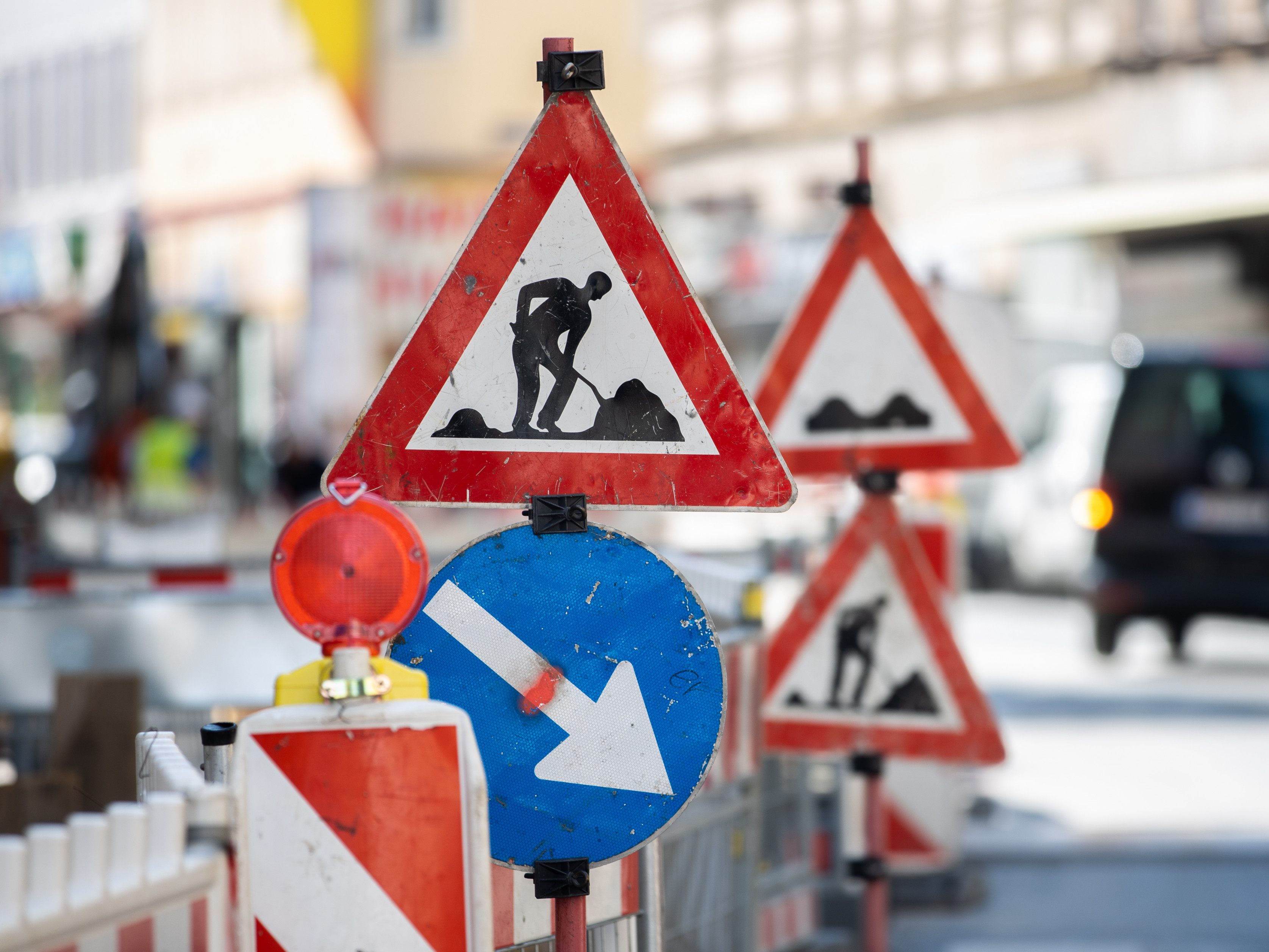 Am 4. Oktober 2022 beginnen die Sanierungsarbeiten des Geh- und Radweges in der Triester Straße in Wien-Favoriten. Am 4. Oktober 2022 beginnen die Sanierungsarbeiten des Geh- und Radweges in der Triester Straße in Wien-Favoriten.