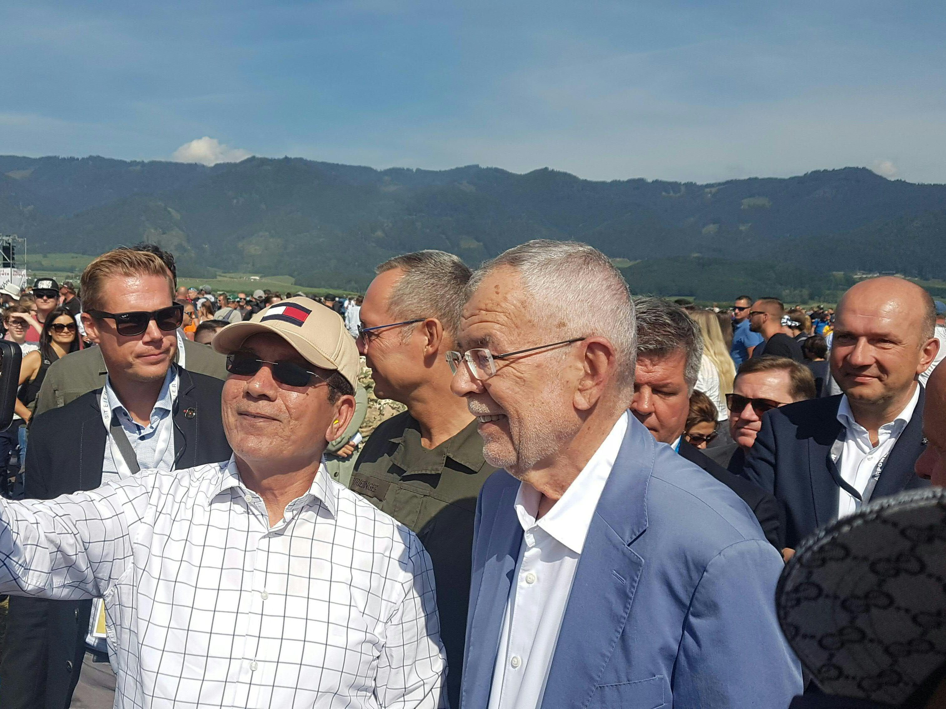 Van der Bellen schaute am Samstag bei der Airpower22 in Zeltweg vorbei.