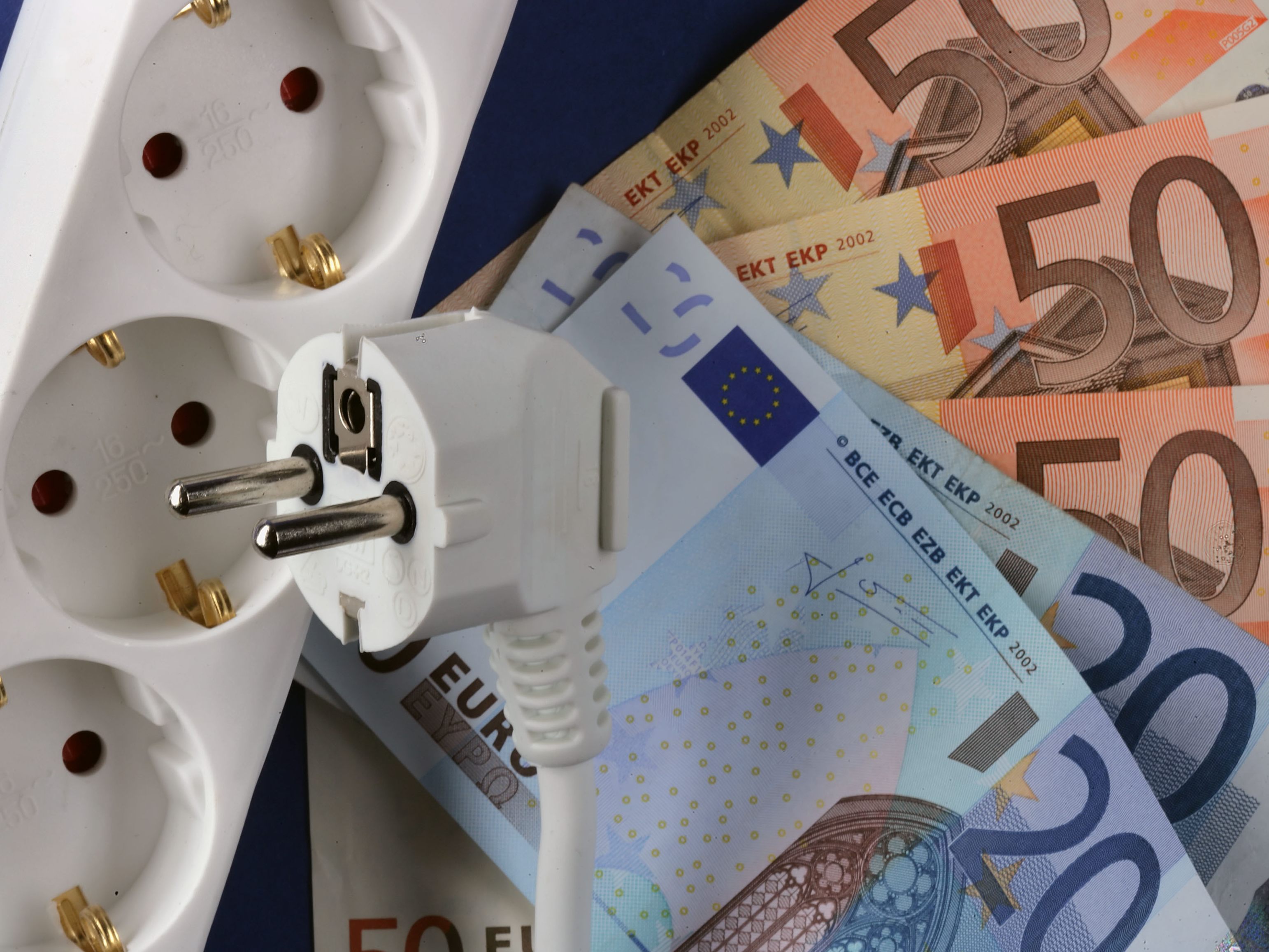 Die E-Wirtschaft hält den Starttermin für den Strompreisdeckel am 1.12. für "ambitioniert".