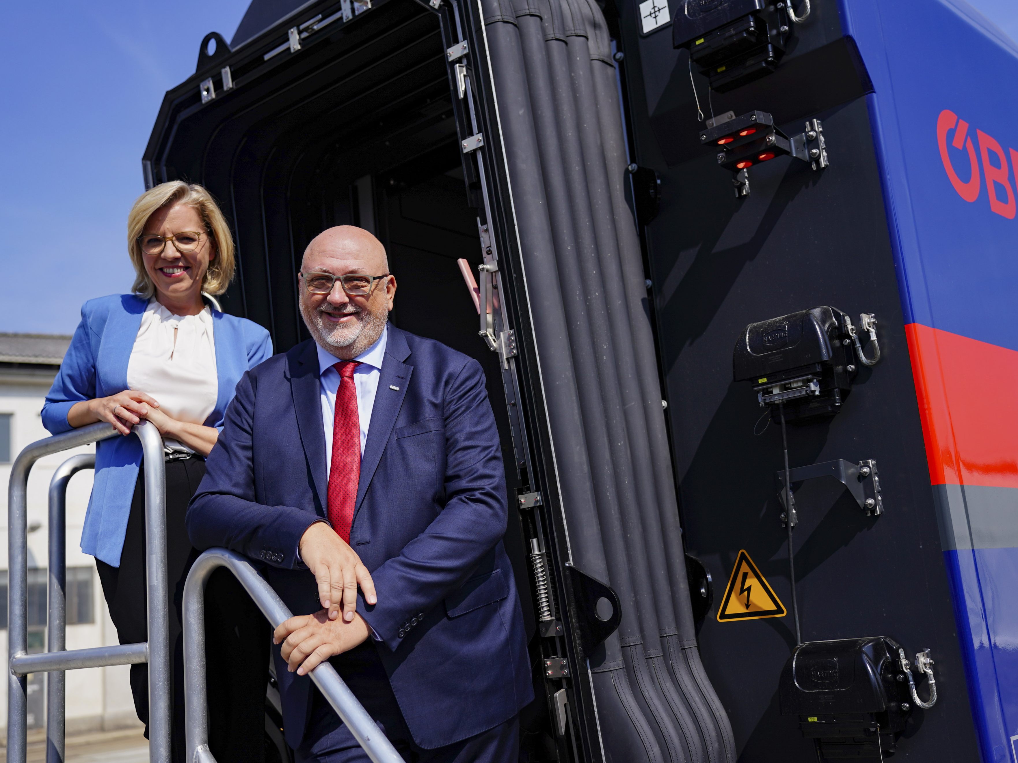 Am Dienstag wurden die neuen Nightjets der ÖBB in Wien-Simmering präsentiert. Diese sollen ab 2023 im Einsatz sein. Am Dienstag wurden die neuen Nightjets der ÖBB in Wien-Simmering präsentiert. Diese sollen ab 2023 im Einsatz sein.